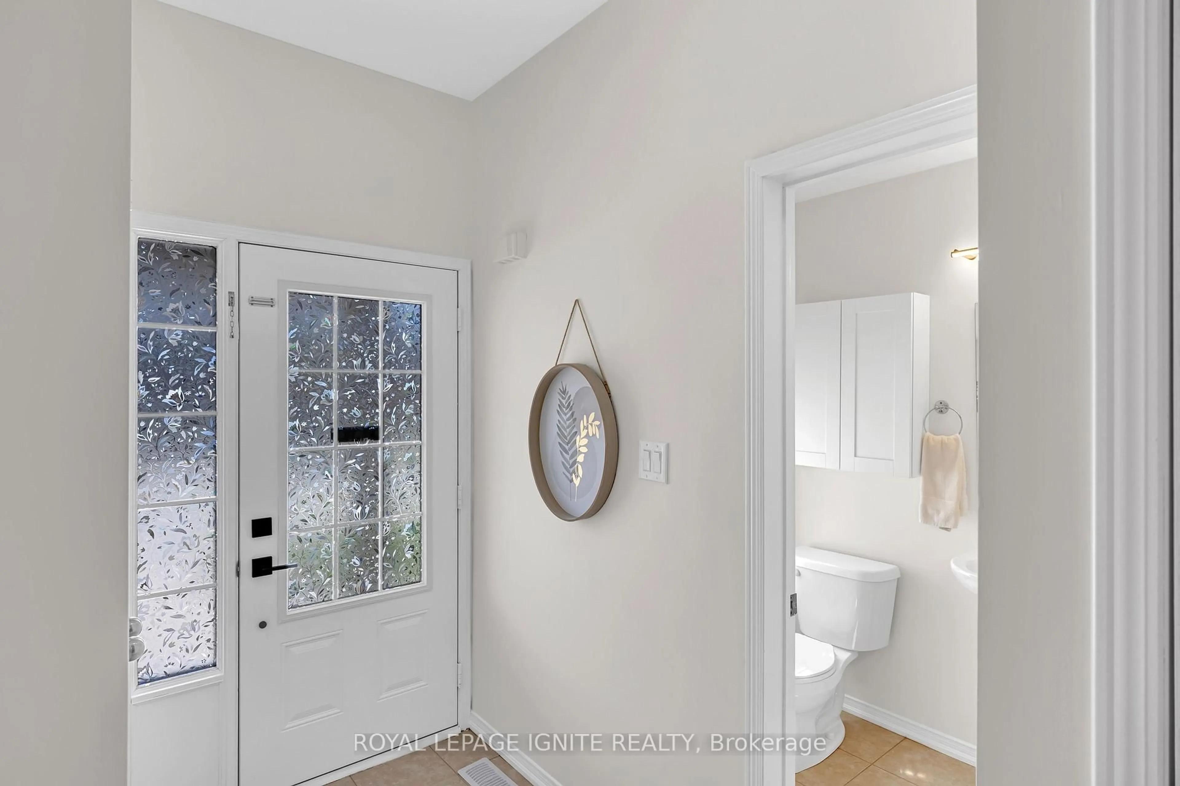 Indoor entryway for 43 Headon Ave, Ajax Ontario L1Z 0S7
