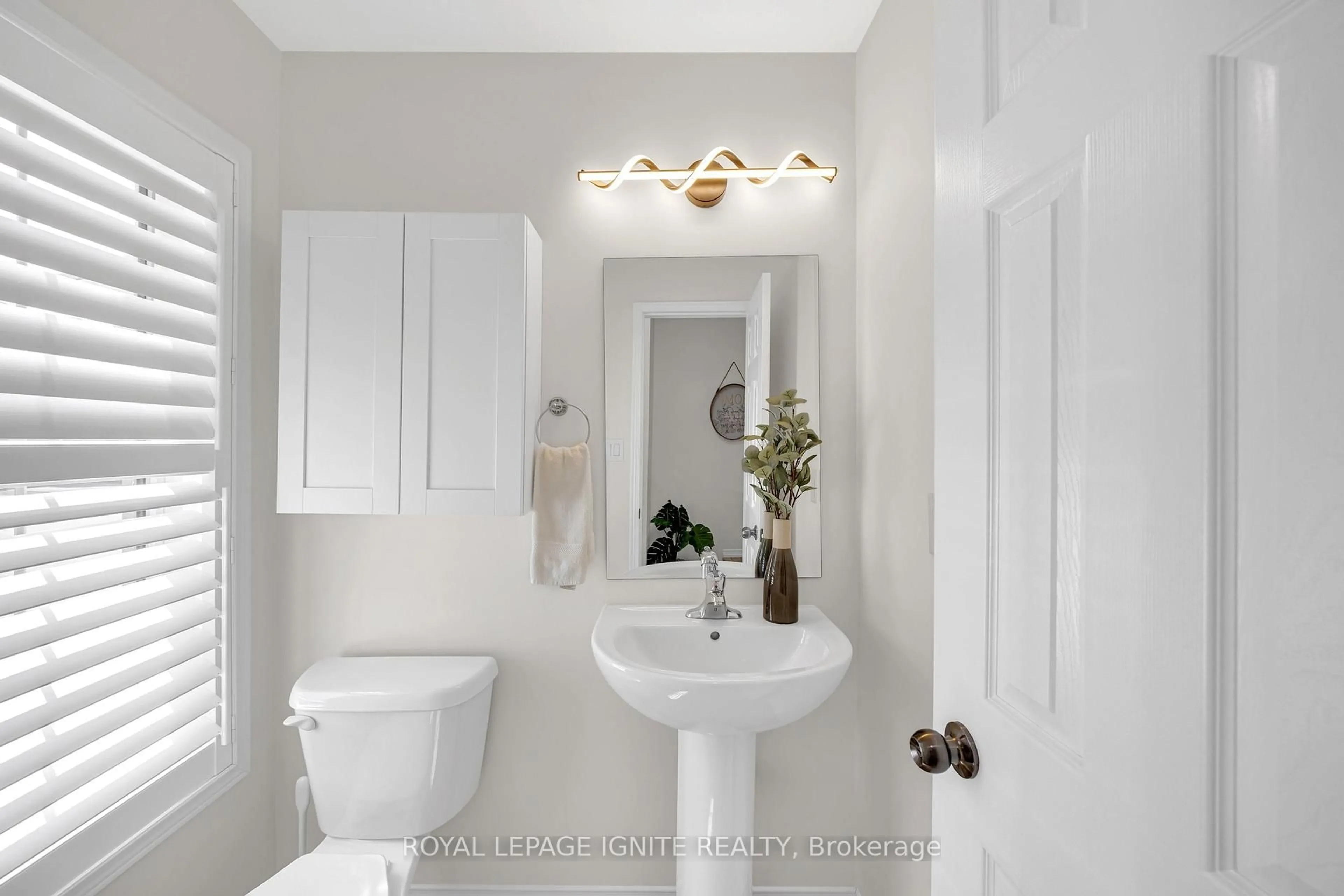 Standard bathroom, ceramic/tile floor for 43 Headon Ave, Ajax Ontario L1Z 0S7