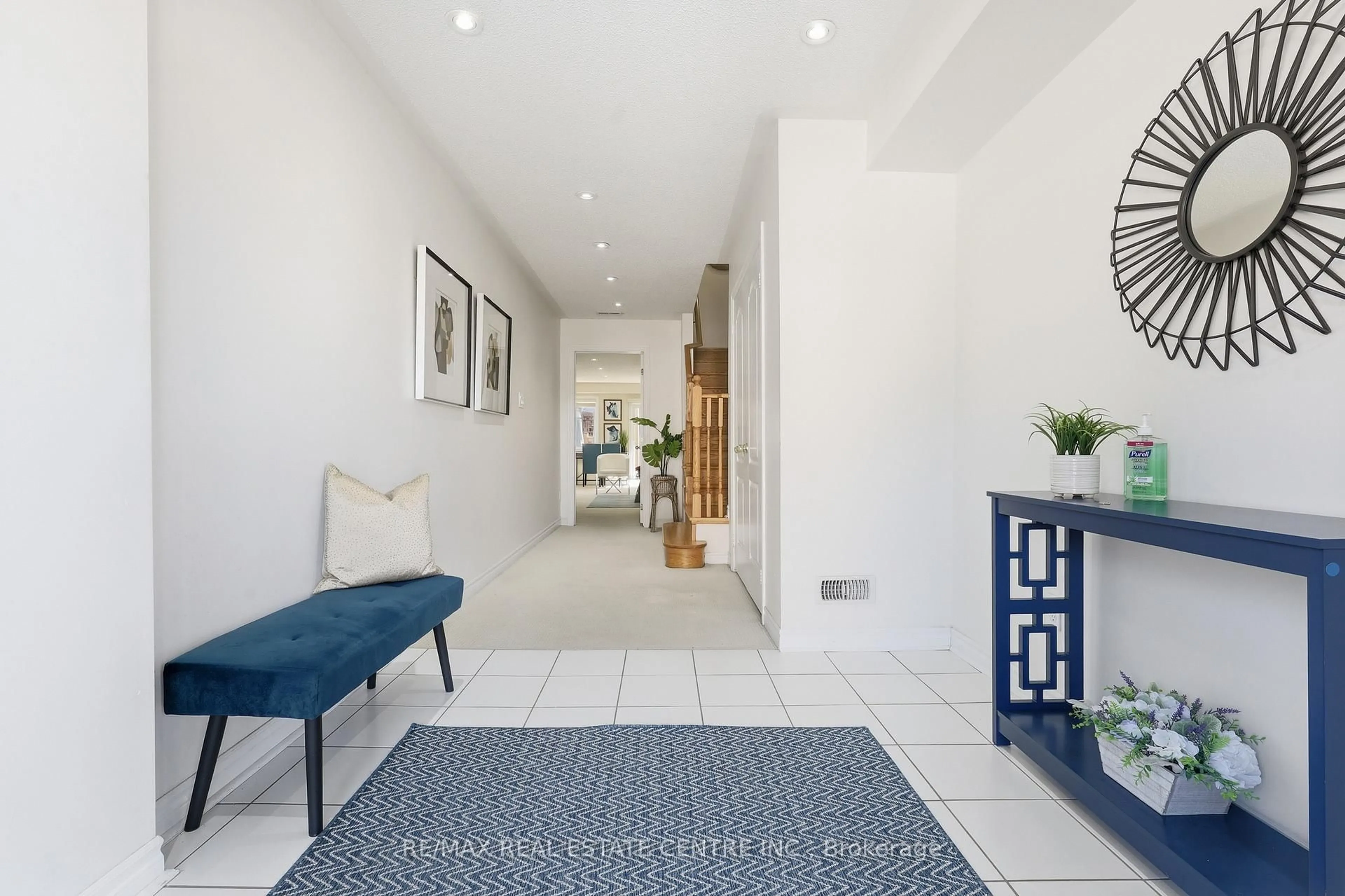 Indoor entryway for 1577 Bruny Ave, Pickering Ontario L1X 0C5