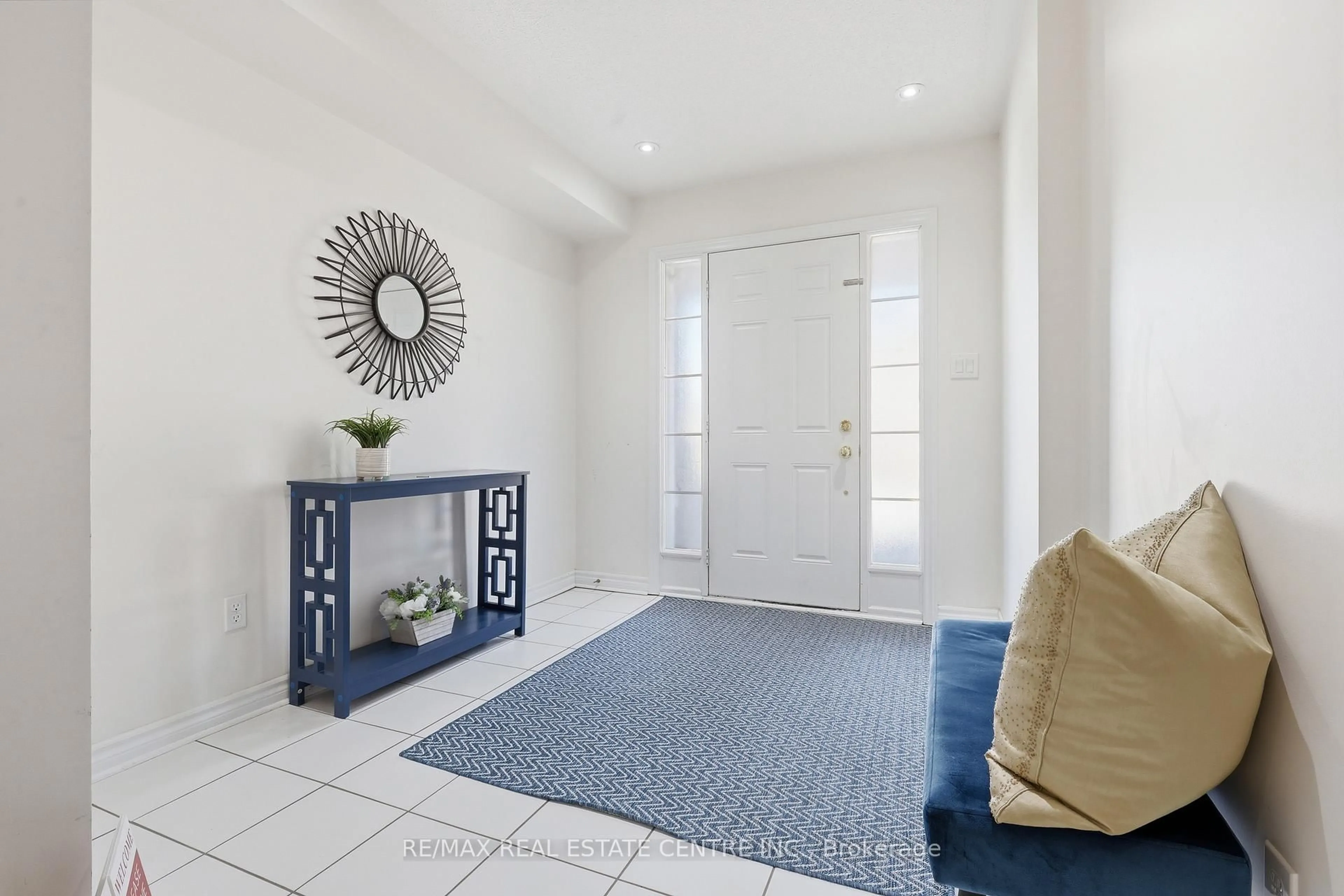 Indoor entryway for 1577 Bruny Ave, Pickering Ontario L1X 0C5
