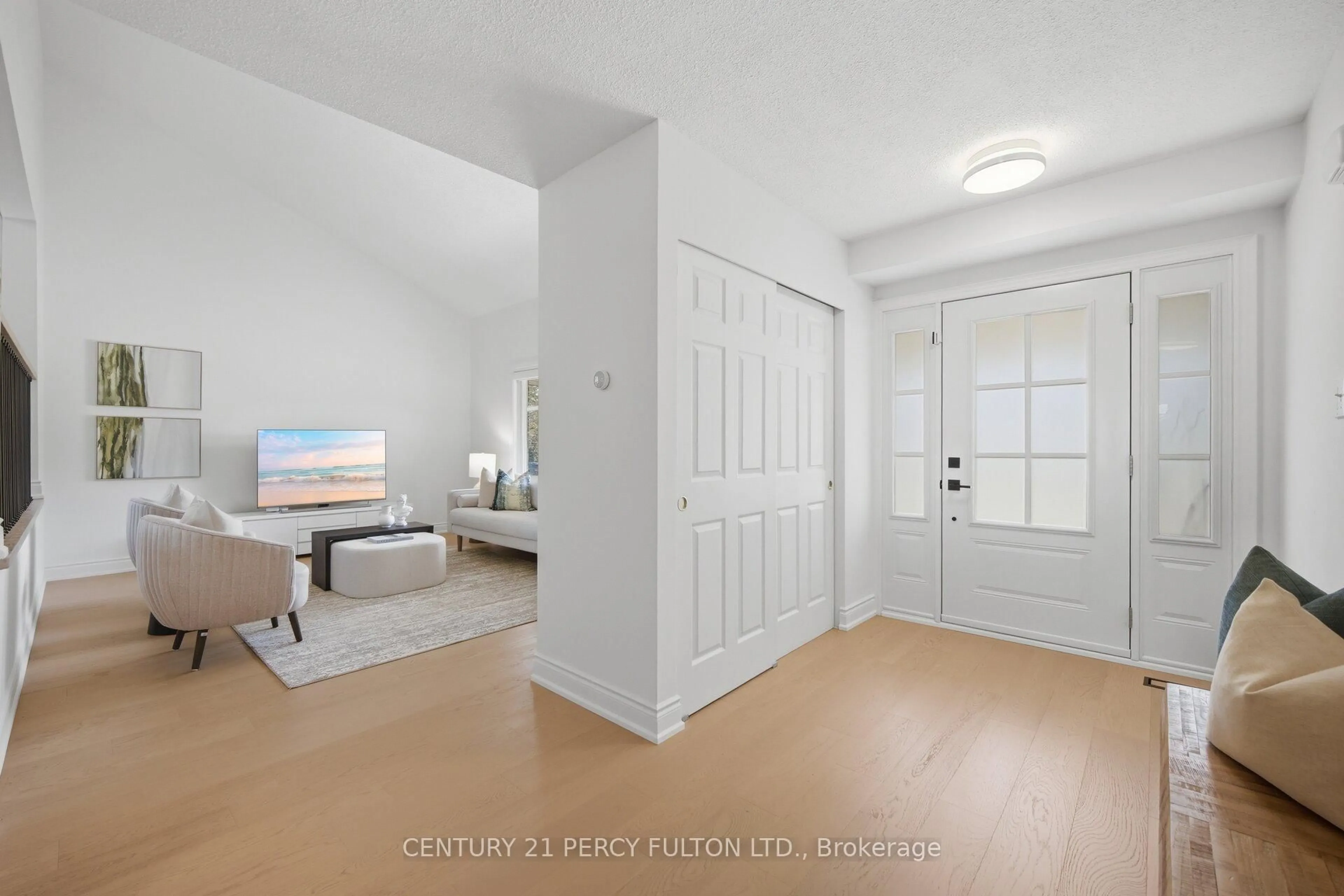 Indoor entryway for 1825 Bronte Sq, Pickering Ontario L1V 3C1