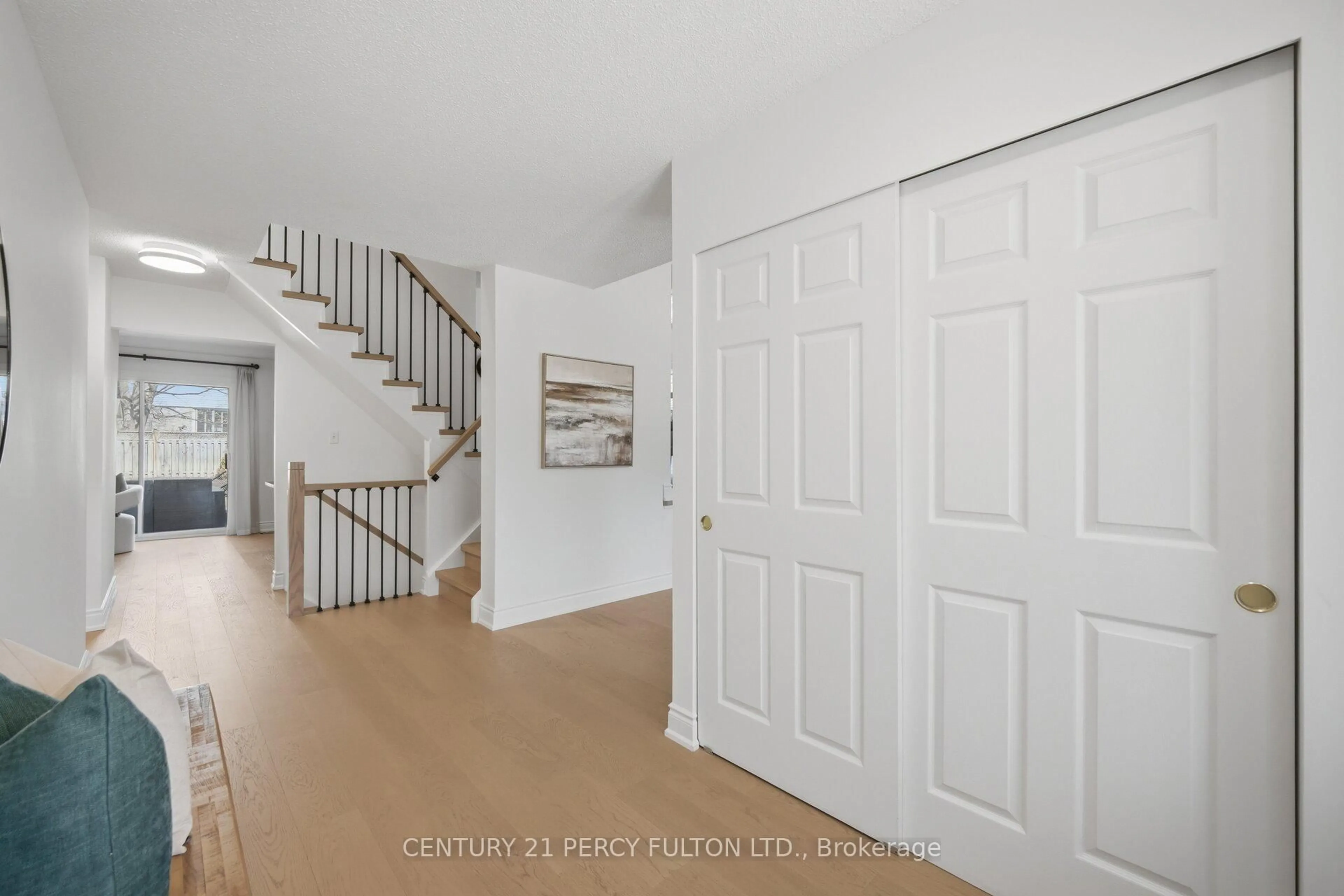 Indoor entryway for 1825 Bronte Sq, Pickering Ontario L1V 3C1