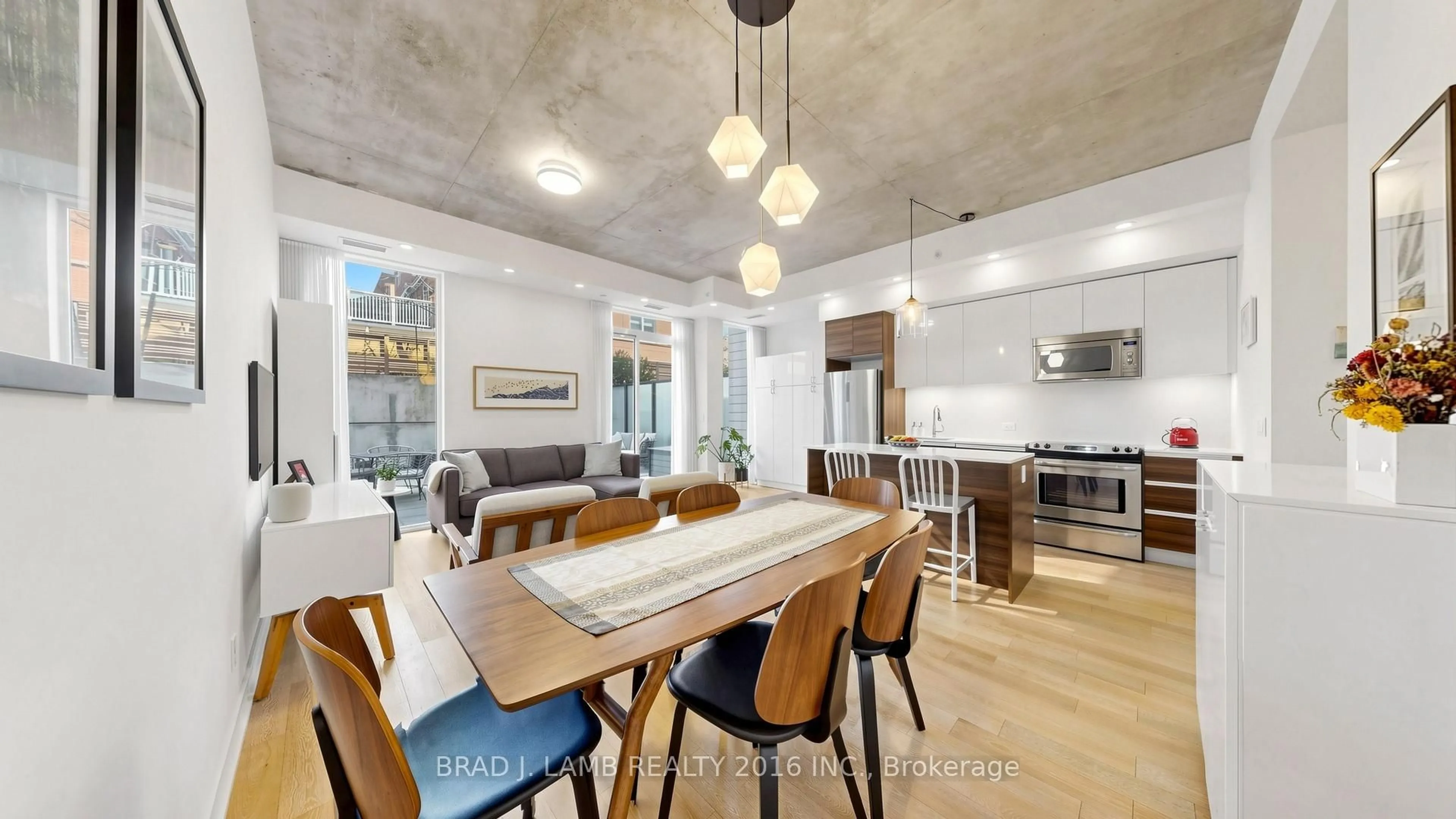 Open concept kitchen, unknown for 1238 Dundas St #TH102, Toronto Ontario M4M 2T8