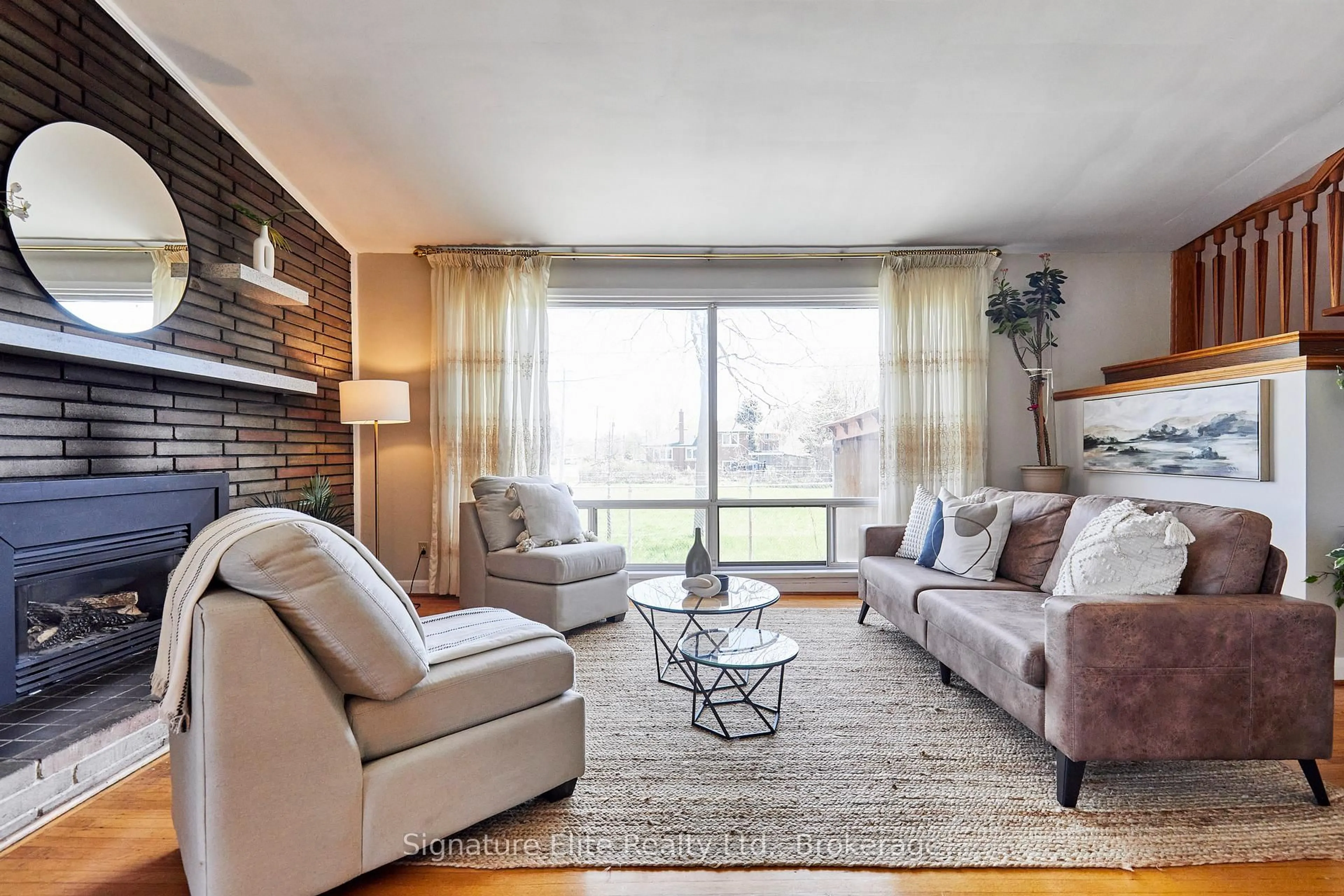 Living room with furniture, unknown for 51 Sherwood Ave, Toronto Ontario M1R 1N4