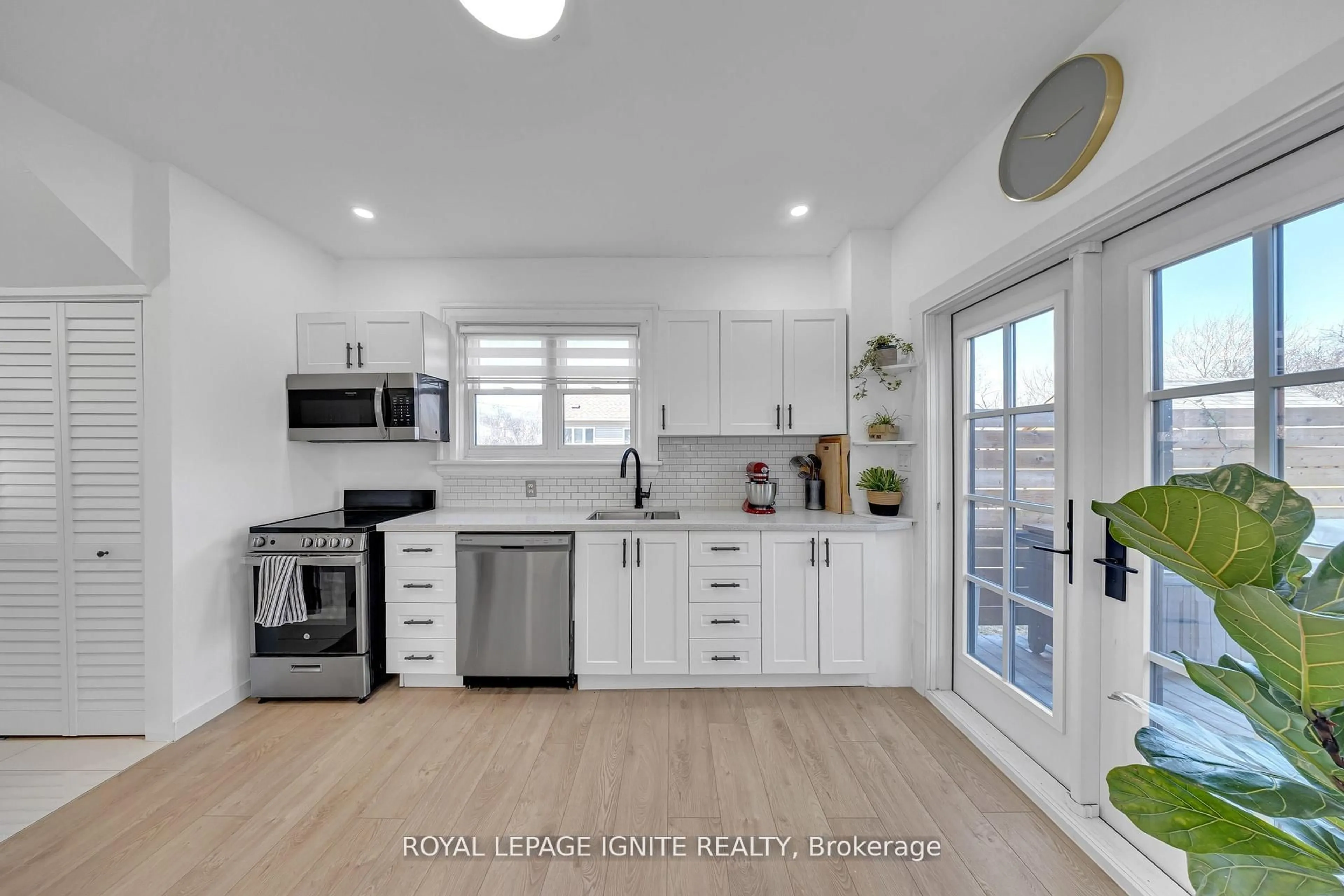 Open concept kitchen, unknown for 101 Gibbons St, Oshawa Ontario L1J 4Y1