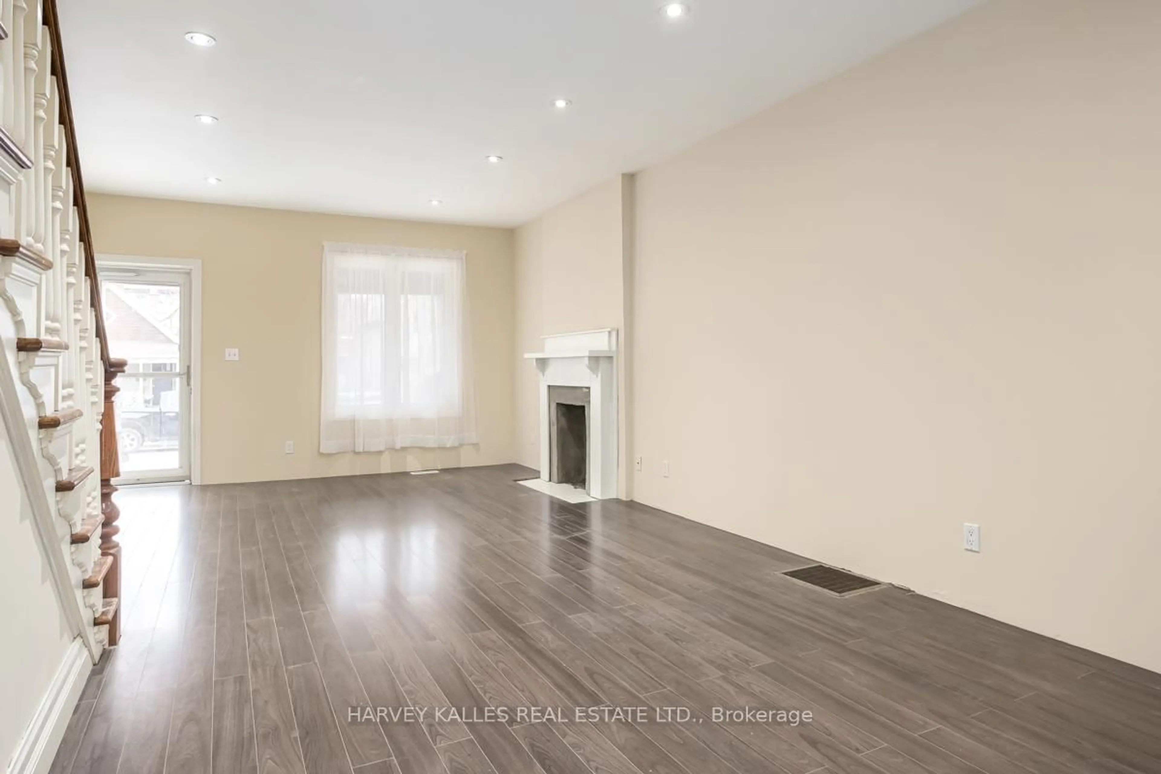 A pic of a room for 50 Ashdale Ave, Toronto Ontario M4L 2Y7