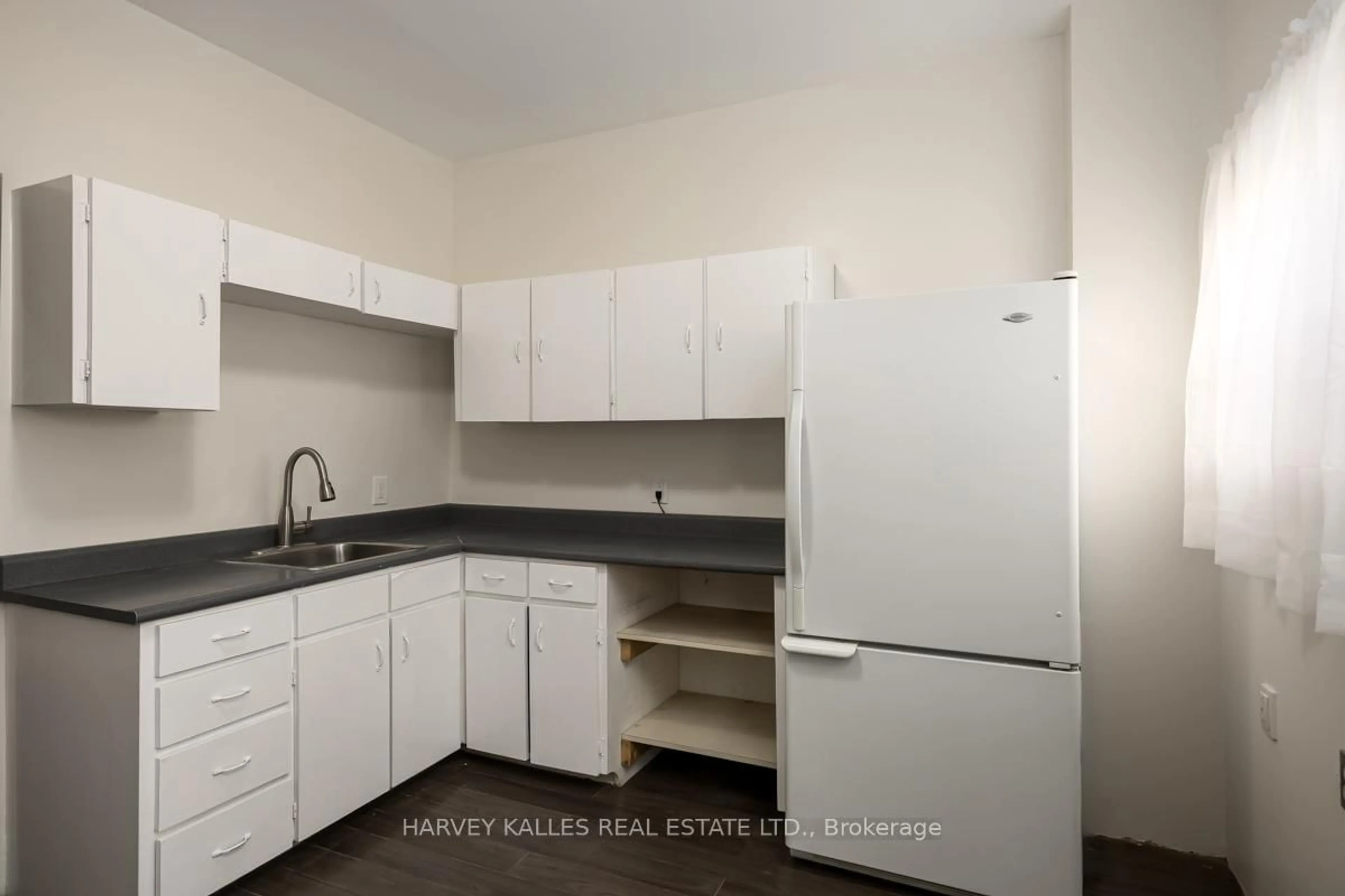 Standard kitchen, unknown for 50 Ashdale Ave, Toronto Ontario M4L 2Y7