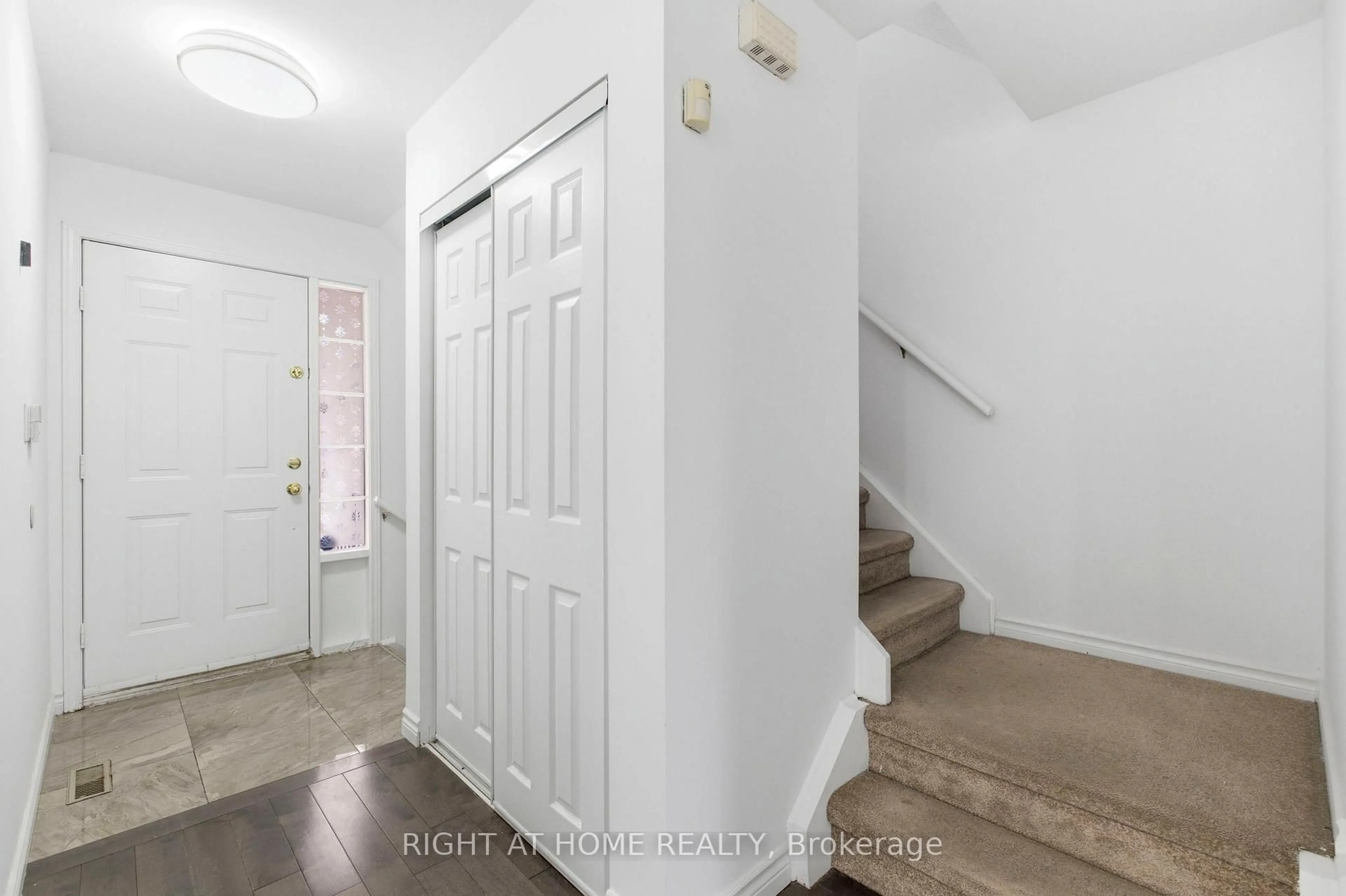 Indoor entryway for 138 Homestead Rd #20, Toronto Ontario M1E 3S2