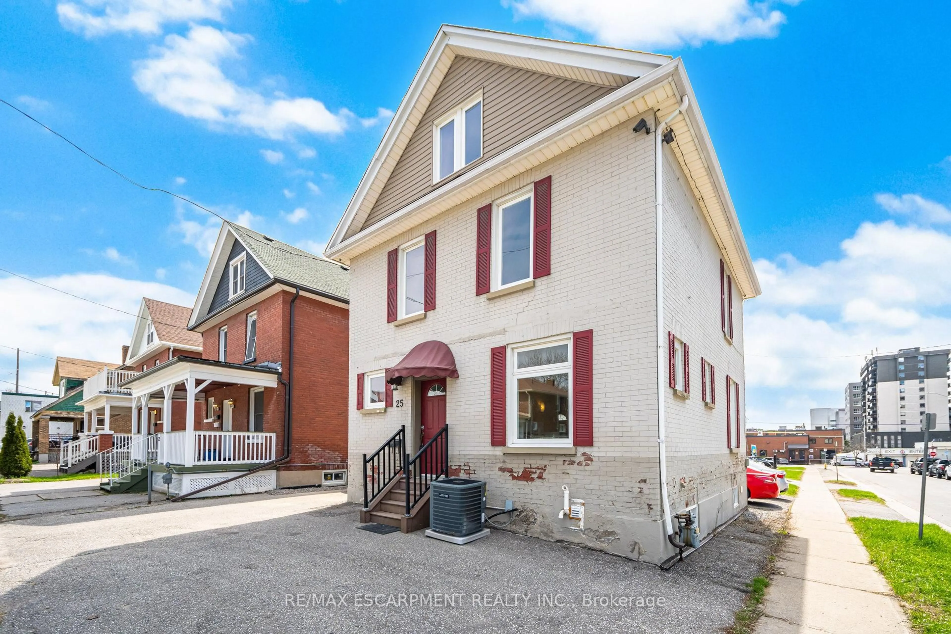 Home with brick exterior material, street for 25 Colborne St, Oshawa Ontario L1G 1L3