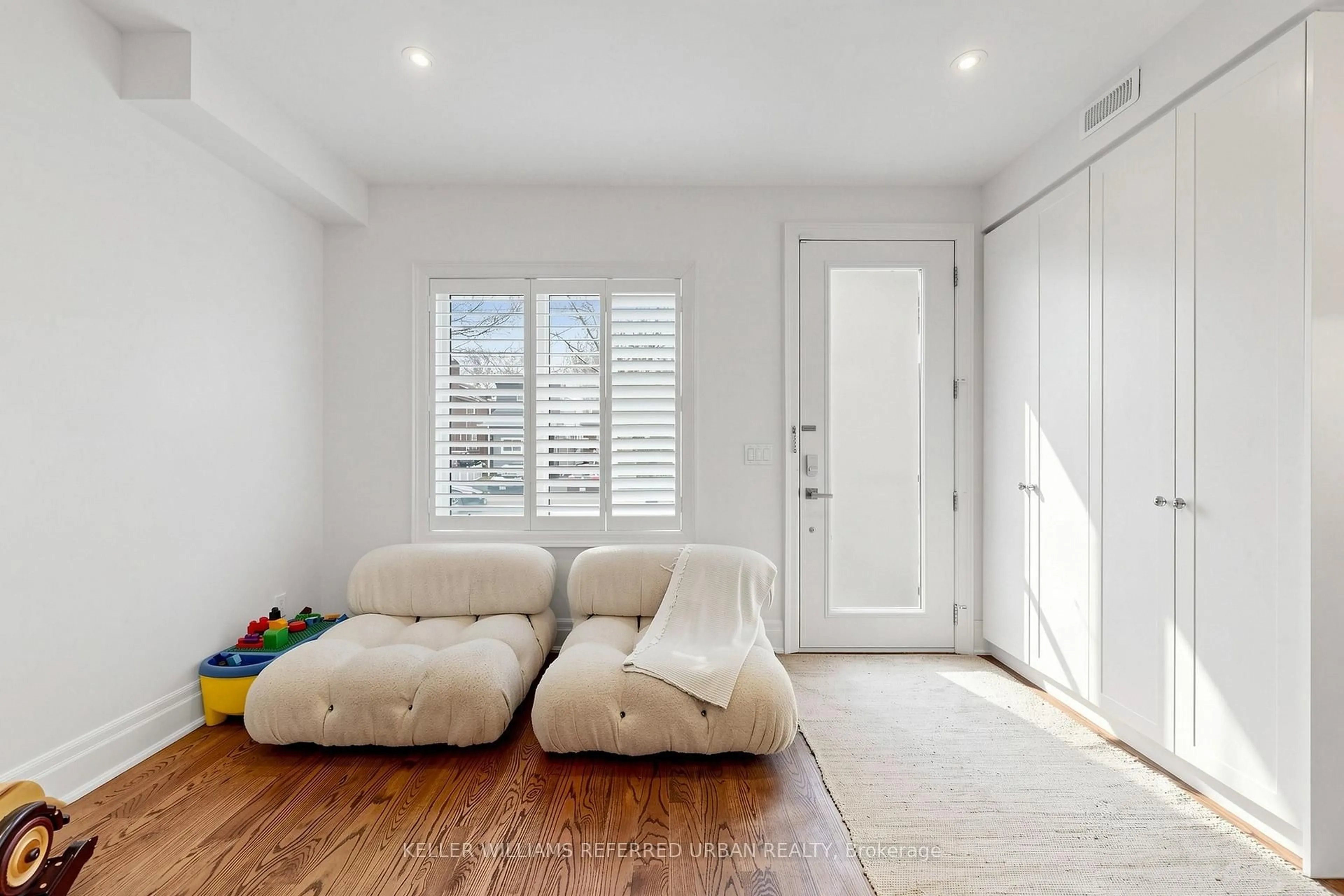 Indoor entryway for 150 Rhodes Ave, Toronto Ontario M4L 3A1