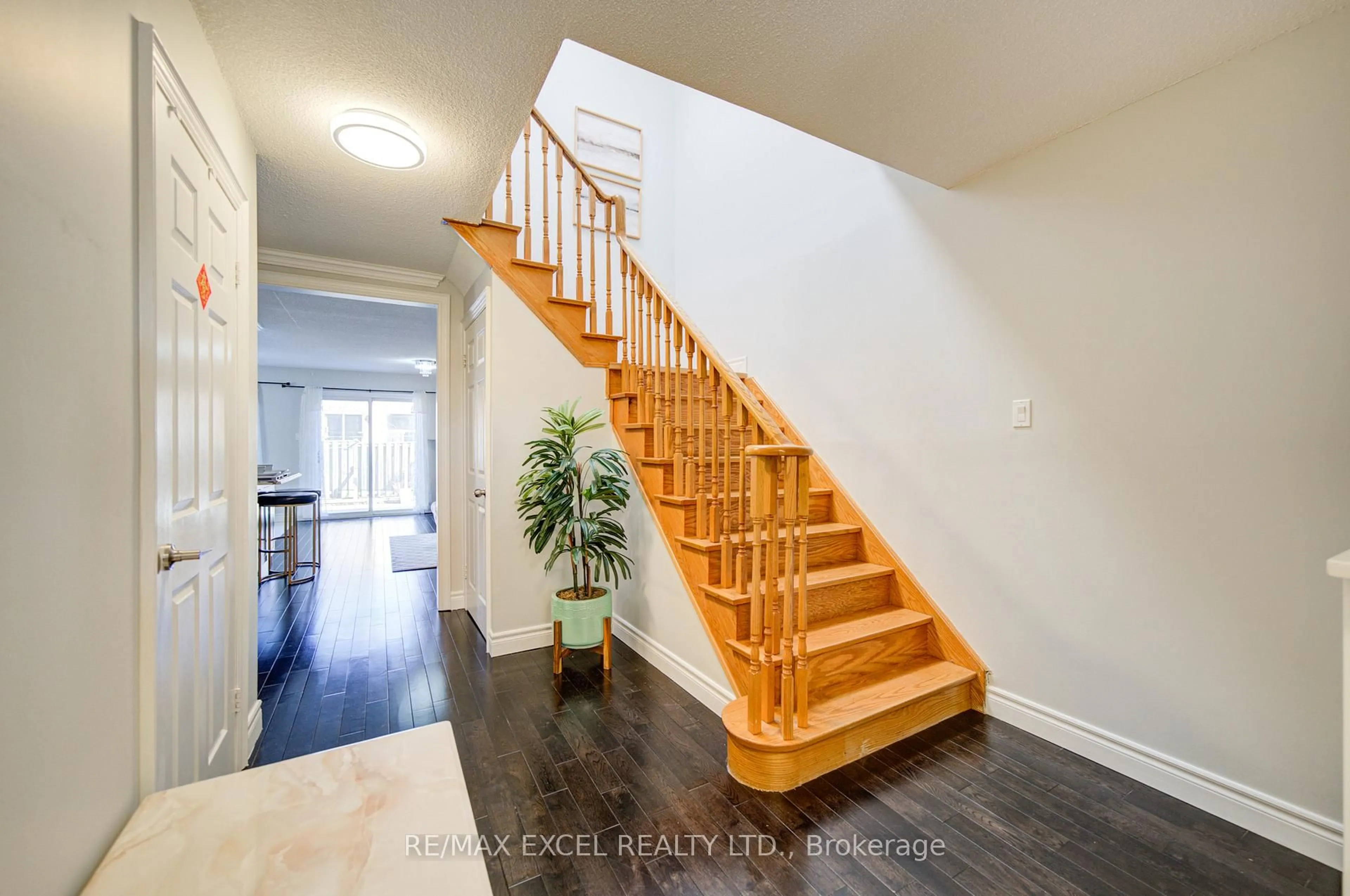 Stairs for 58 Alanbull Sq, Toronto Ontario M1V 4M1