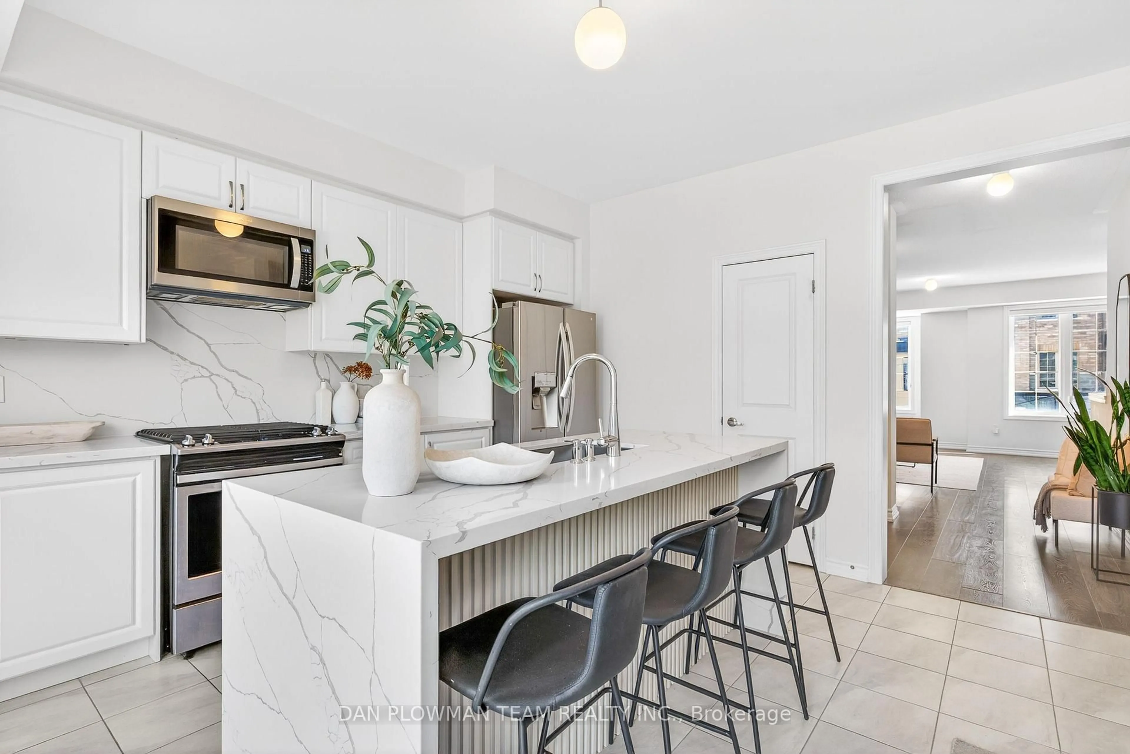 Open concept kitchen, ceramic/tile floor for 30 Hallmark Way, Whitby Ontario L1P 0K2