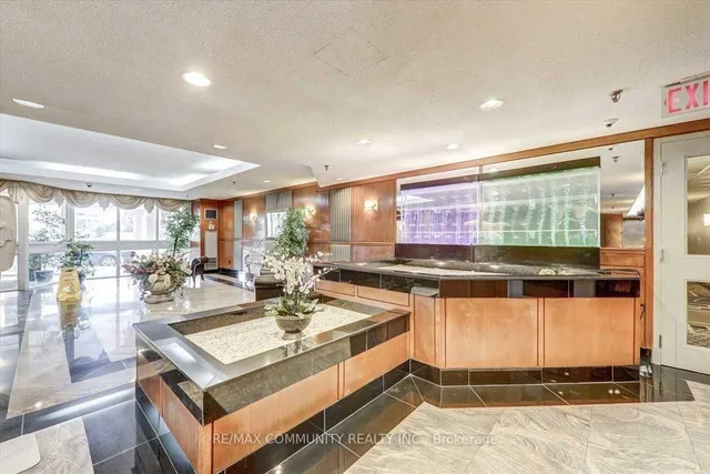 430 Mclevin Ave #Ph11, Toronto 2