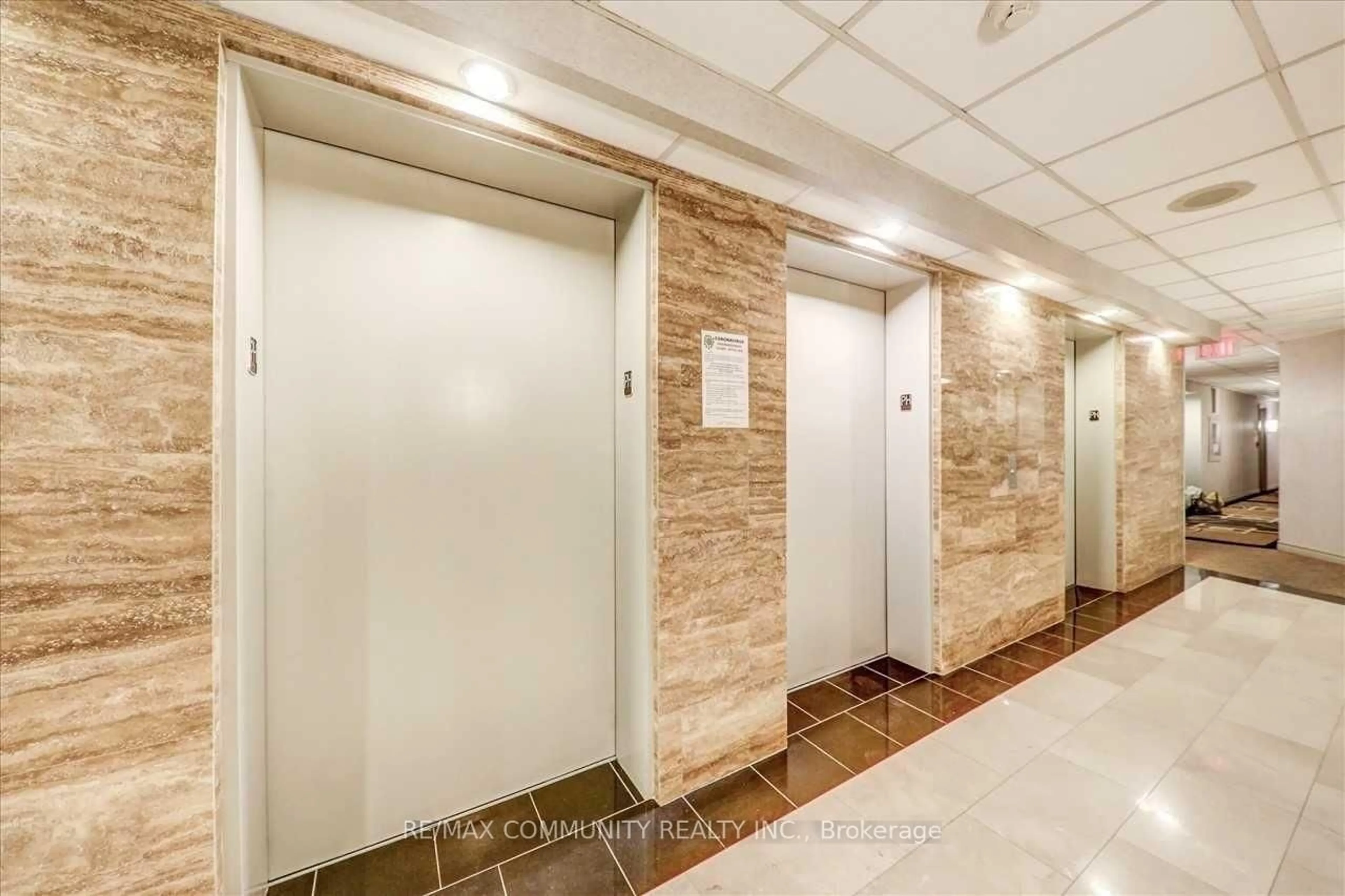 Indoor foyer for 430 Mclevin Ave #Ph11, Toronto Ontario M1B 5P1