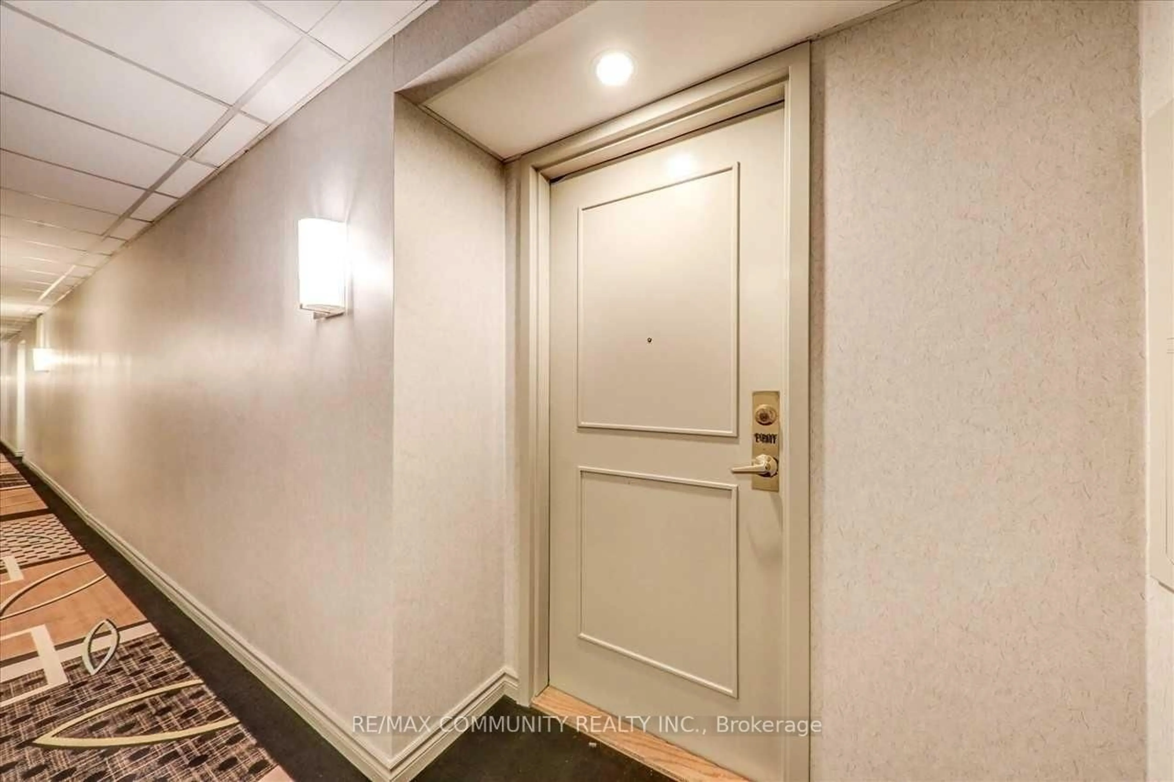 Indoor foyer for 430 Mclevin Ave #Ph11, Toronto Ontario M1B 5P1