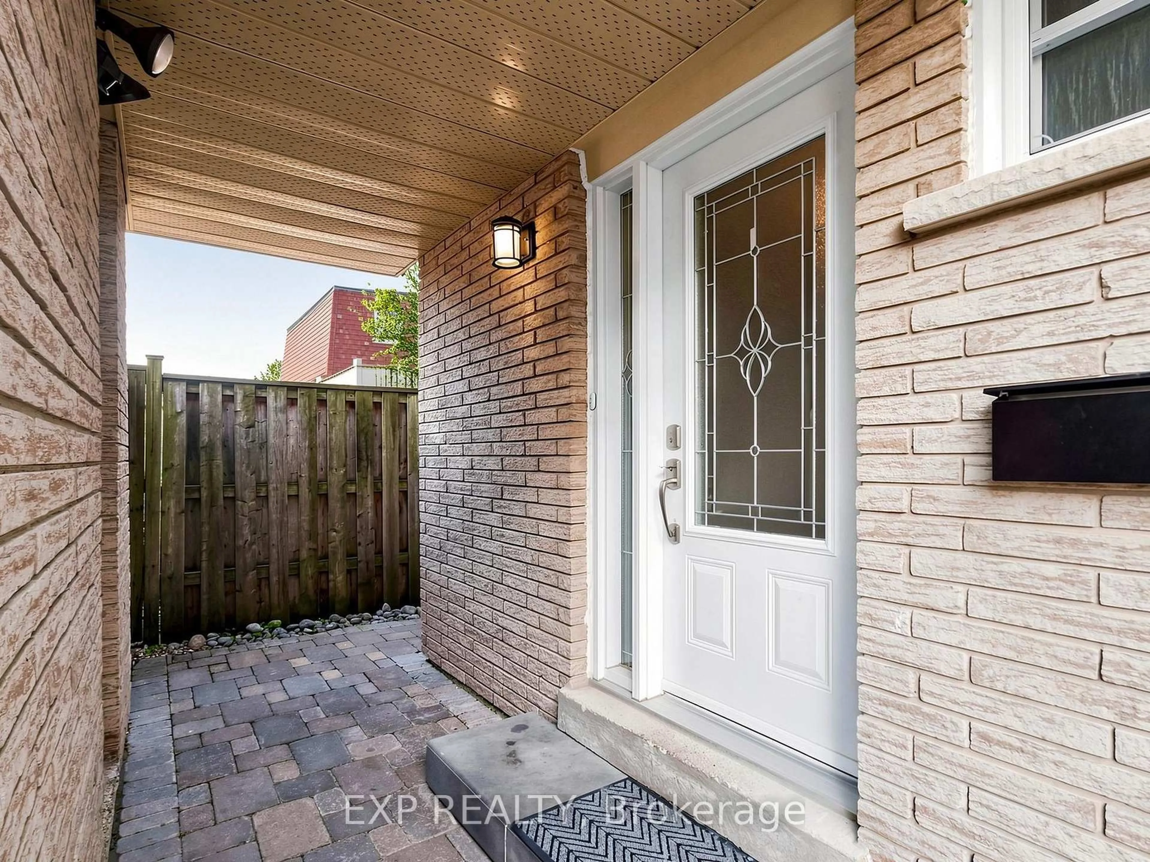Indoor entryway for 598 Stonebridge Lane, Pickering Ontario L1W 3B3