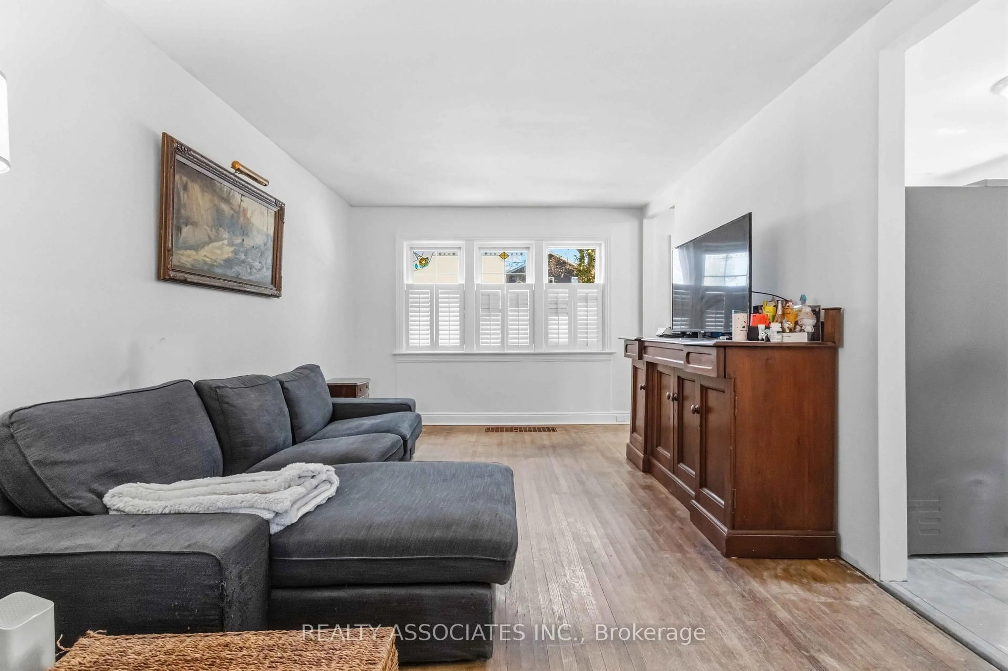 Living room with furniture, unknown for 72 Manderley Dr, Toronto Ontario M1N 3E9