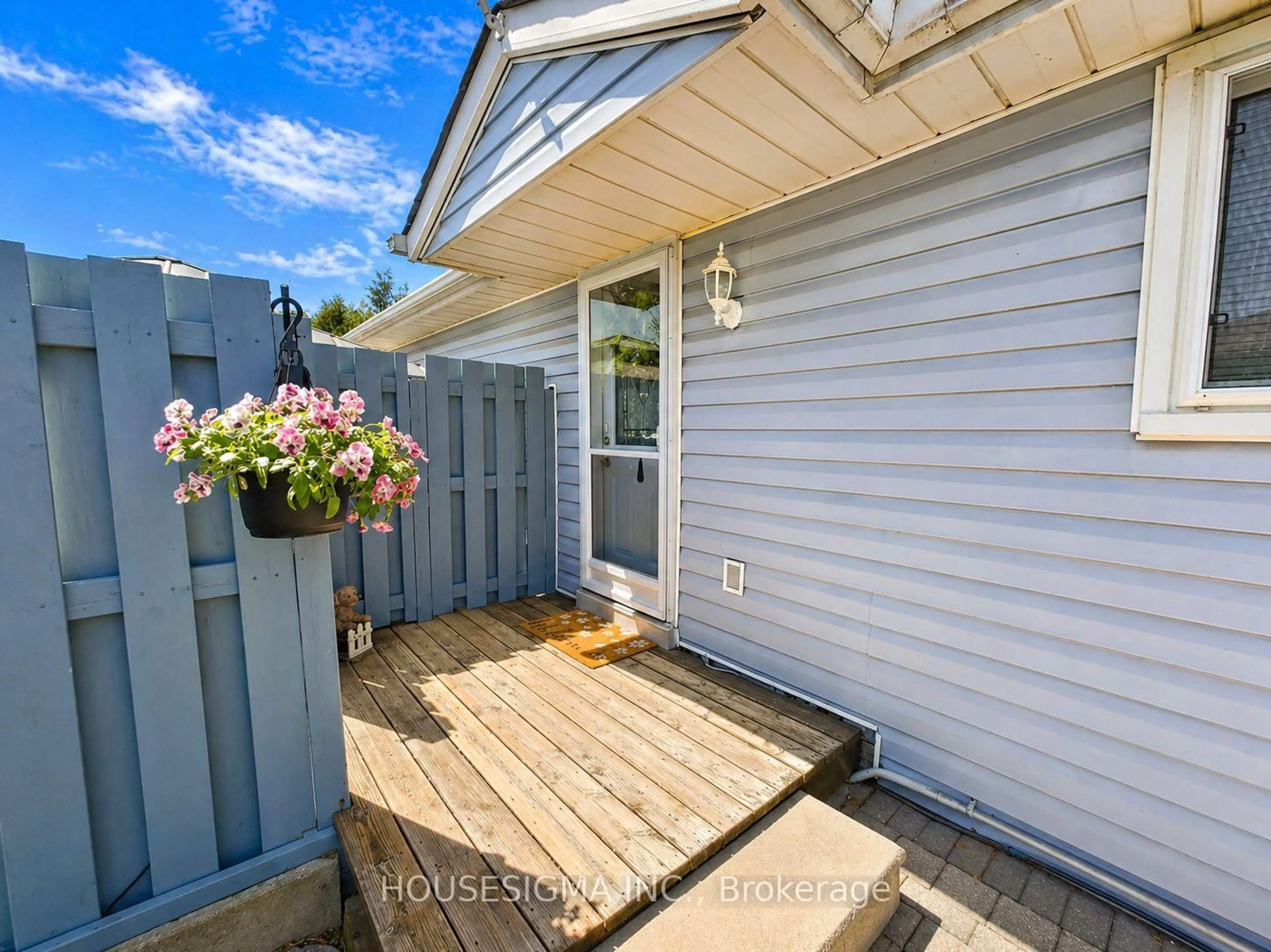 Unknown for 607 Down Cres, Oshawa Ontario L1H 7X9