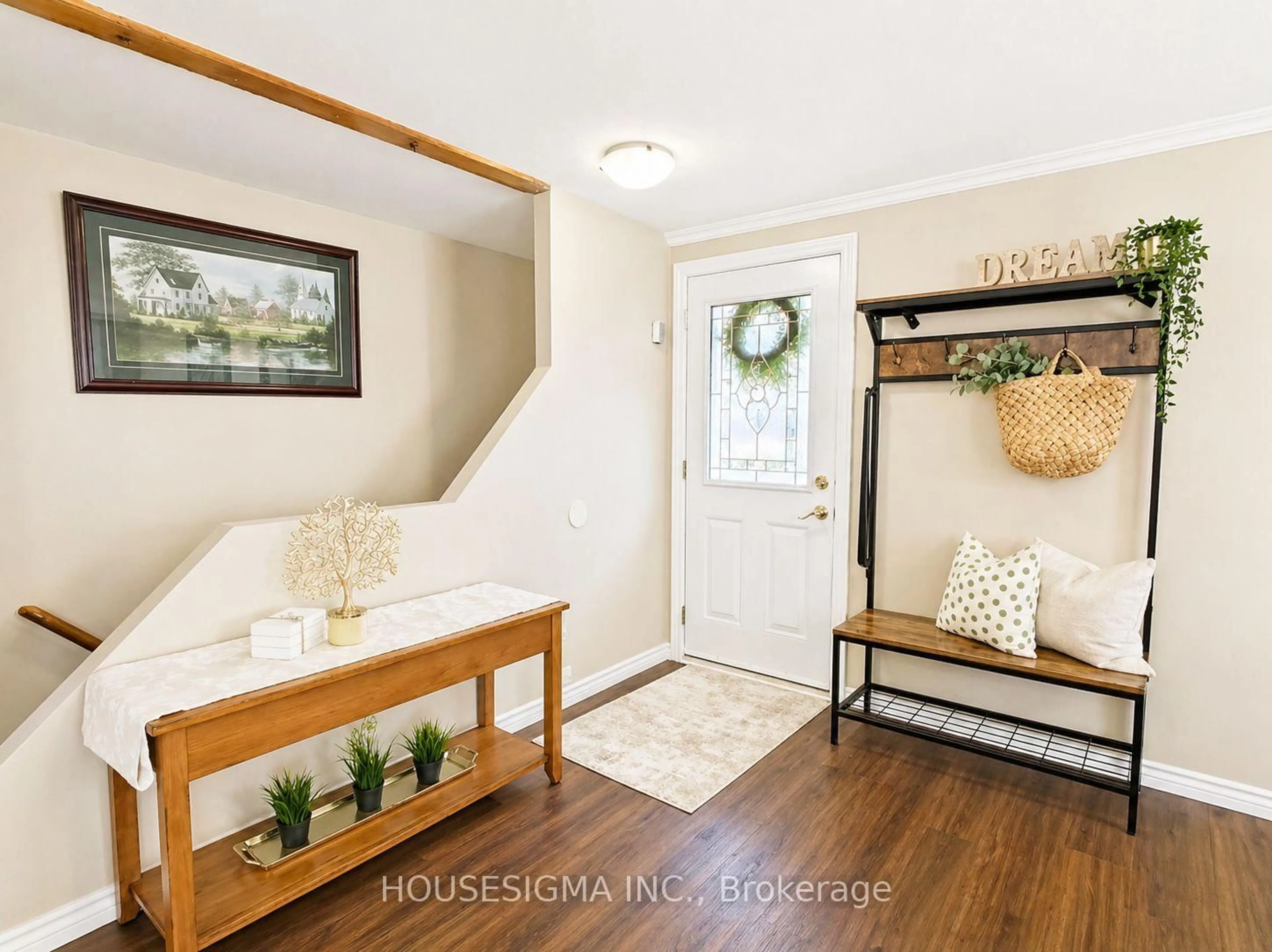 Indoor entryway for 607 Down Cres, Oshawa Ontario L1H 7X9