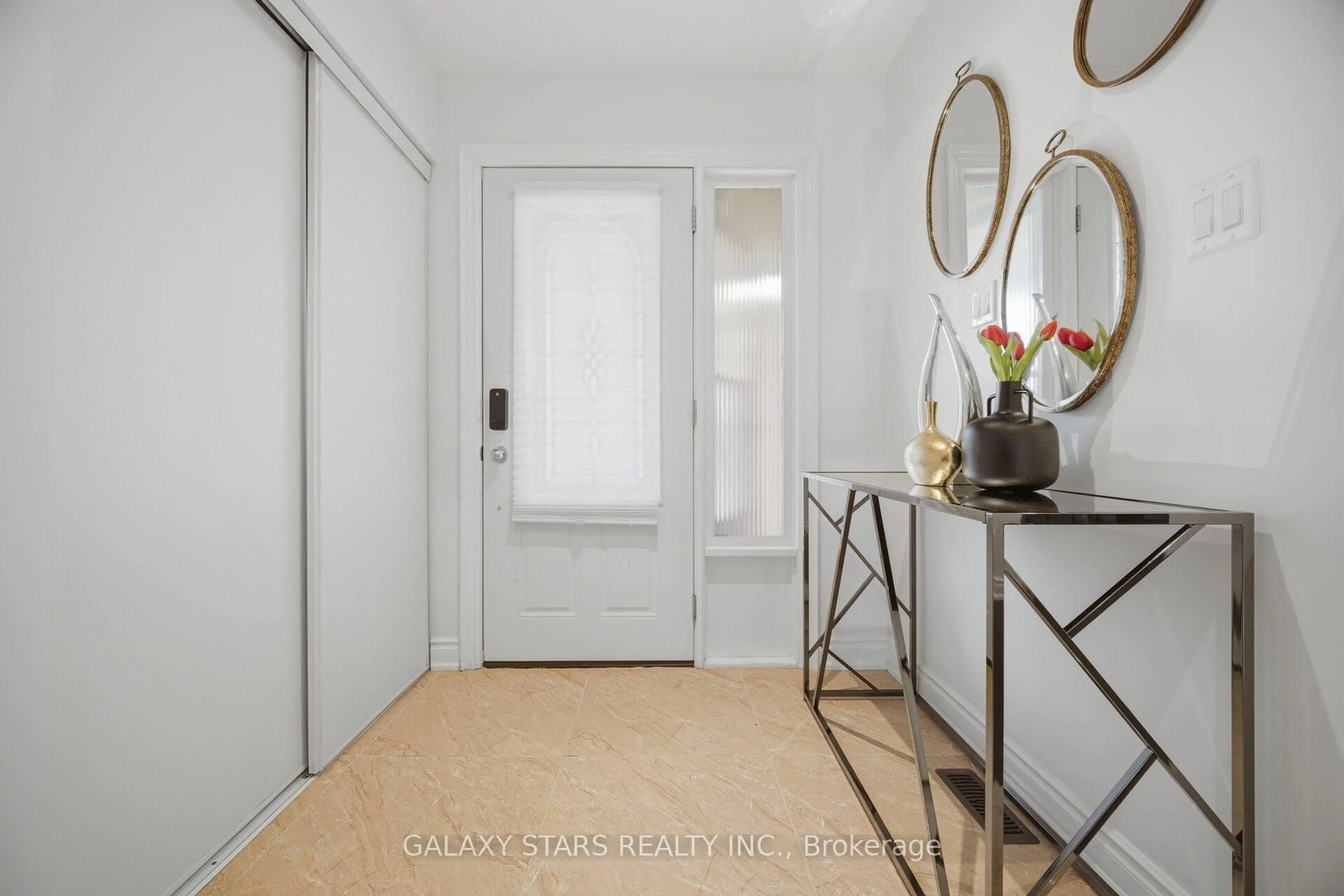 Indoor entryway for 19 Ingleton Blvd, Toronto Ontario M1V 3H7