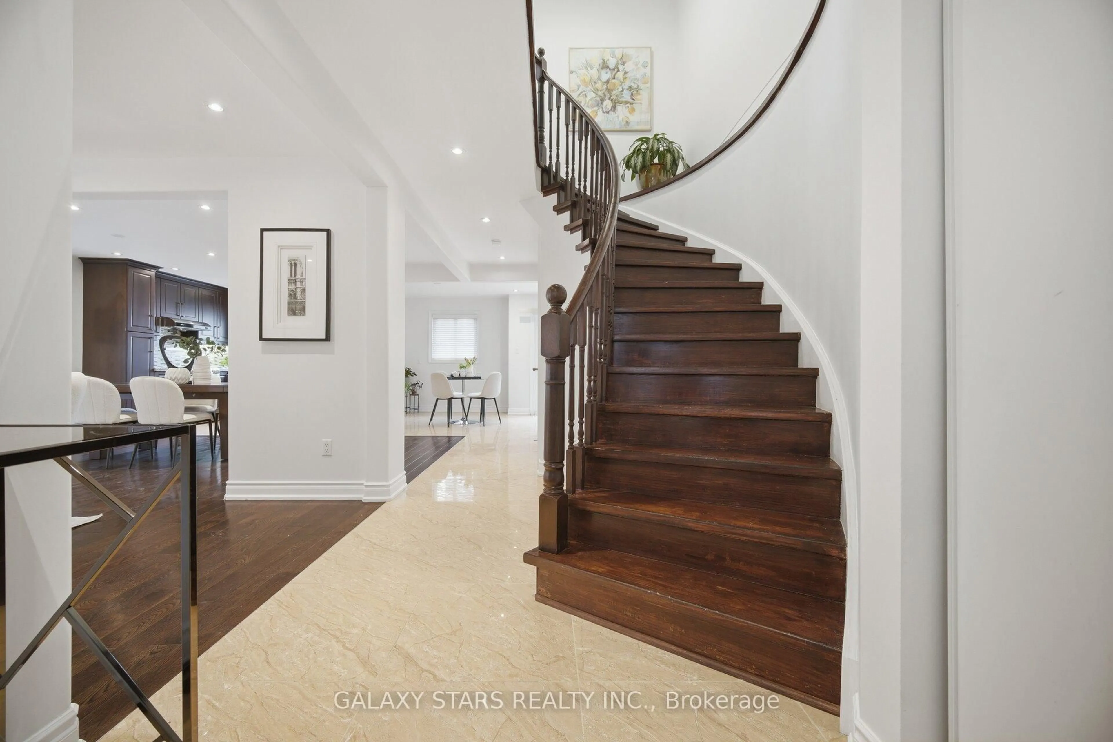 Stairs for 19 Ingleton Blvd, Toronto Ontario M1V 3H7