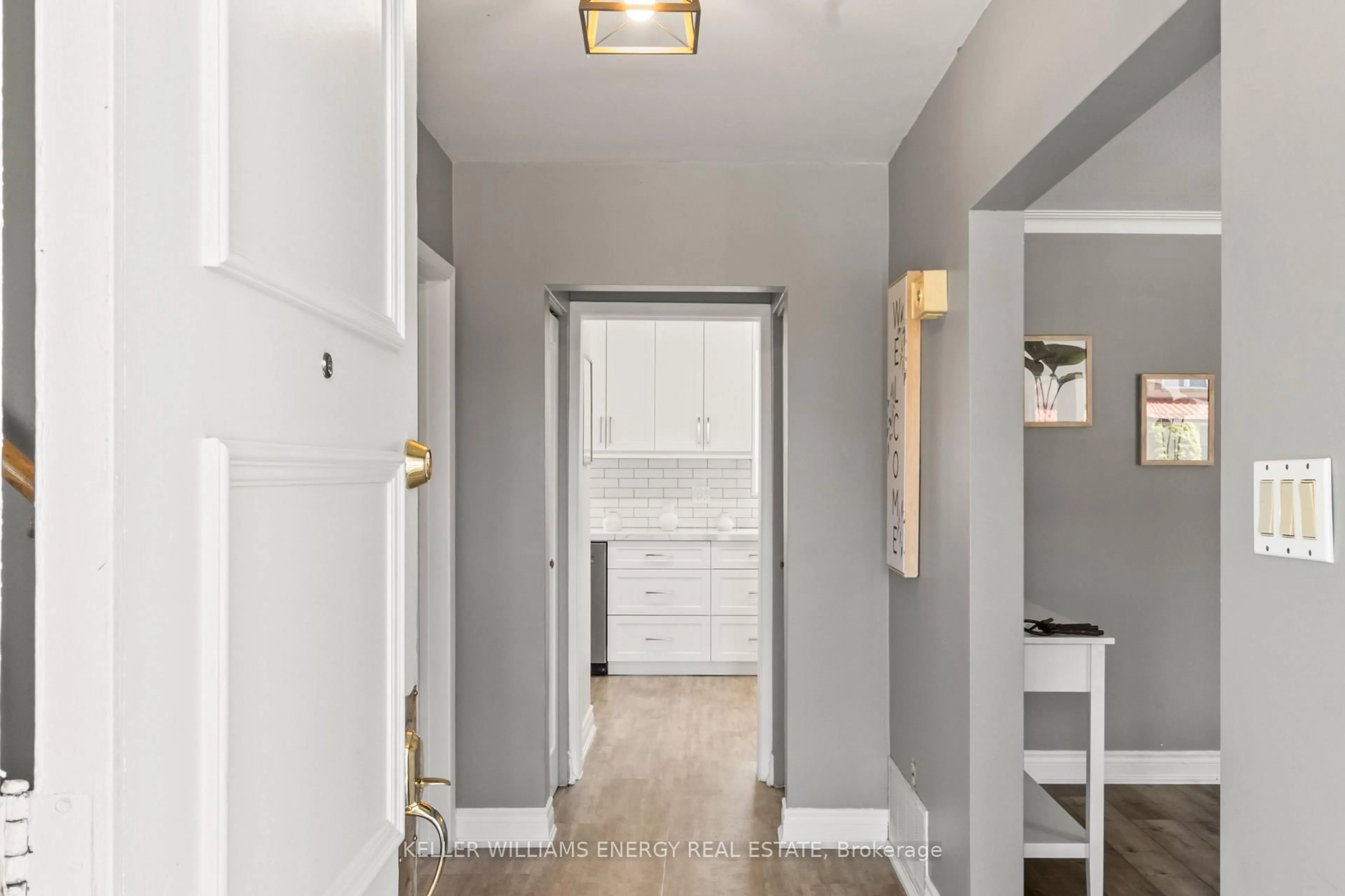 Indoor entryway for 5 Castlemere Cres, Toronto Ontario M1W 1K4