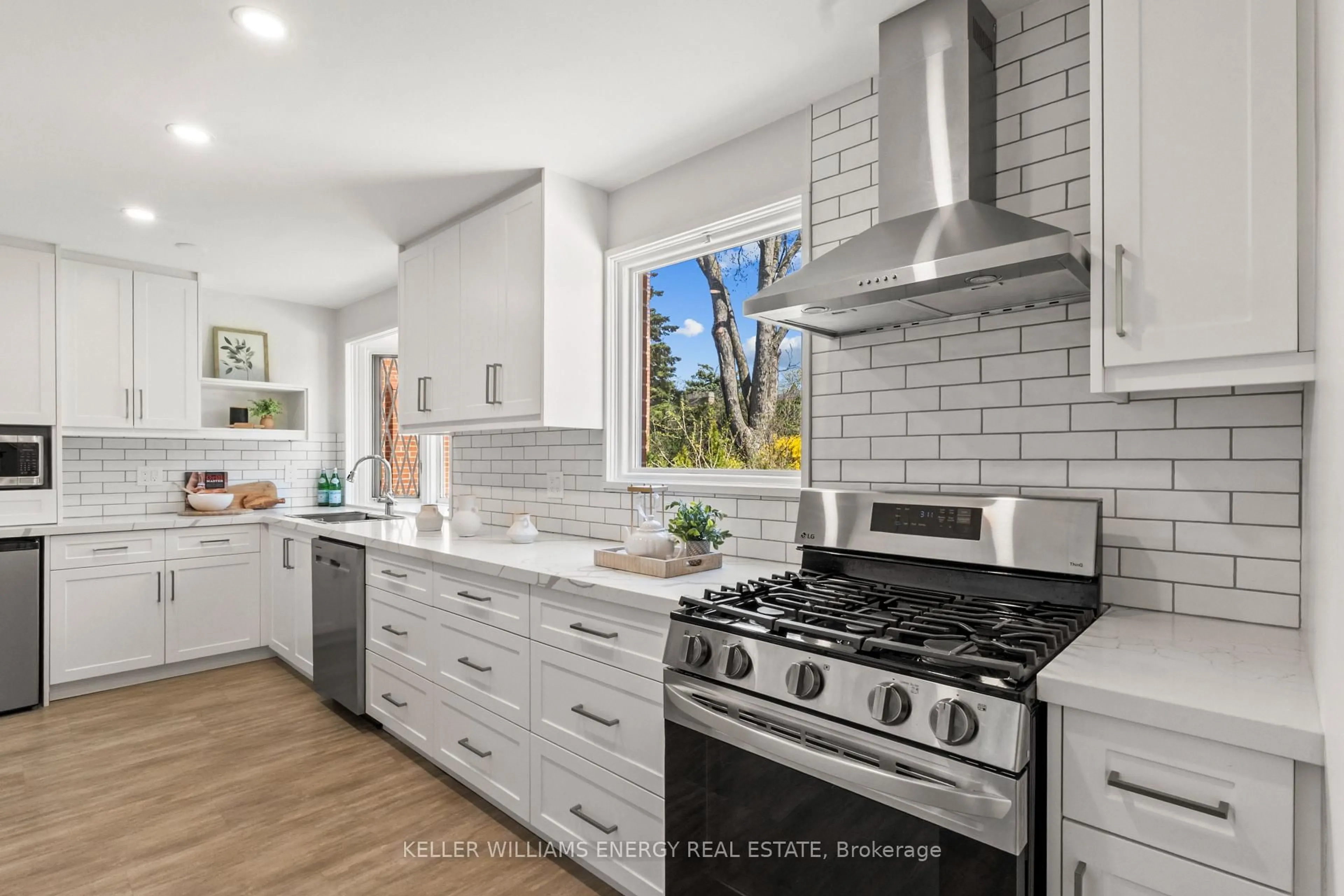 Open concept kitchen, ceramic/tile floor for 5 Castlemere Cres, Toronto Ontario M1W 1K4