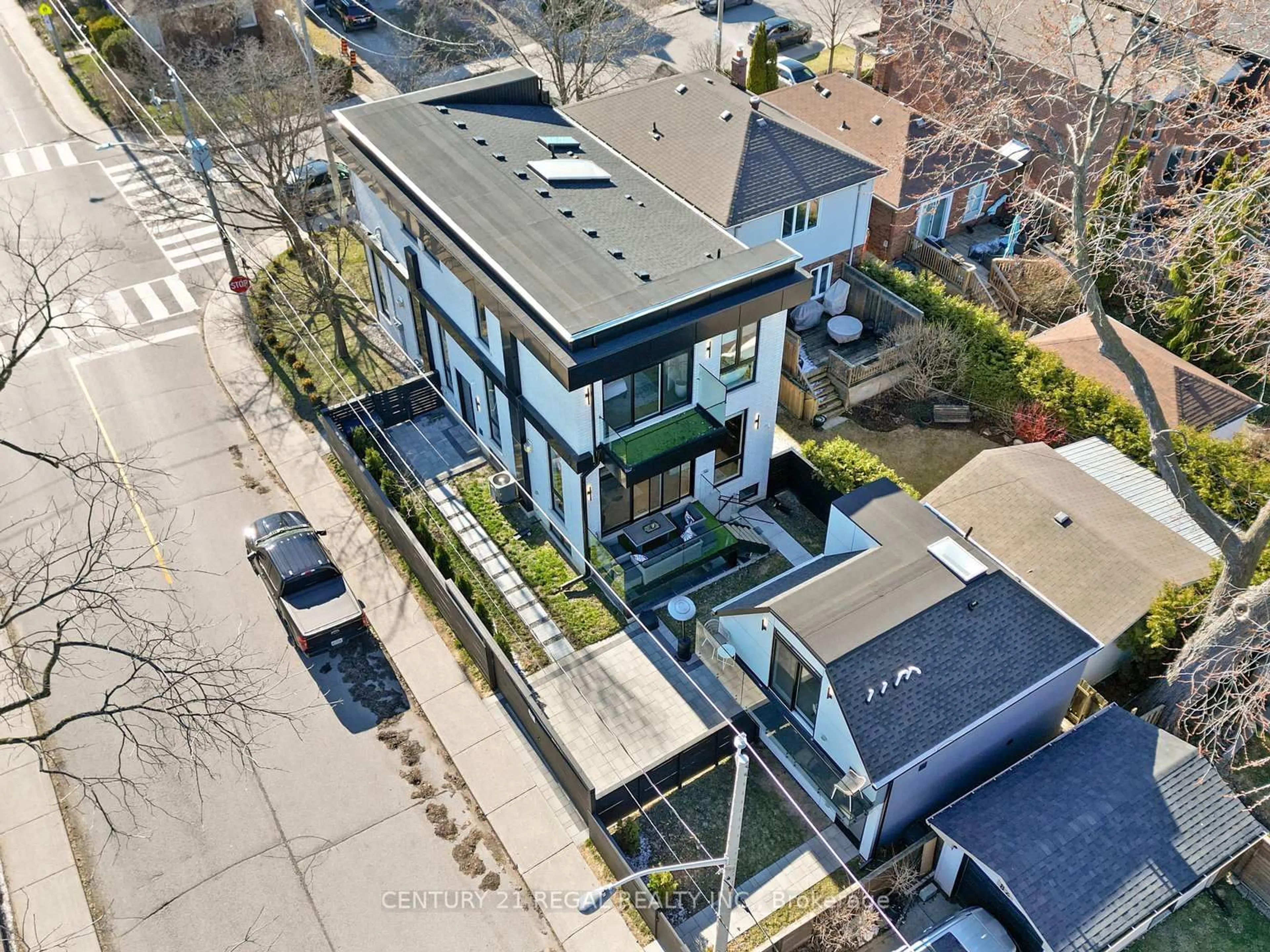 A pic from outside/outdoor area/front of a property/back of a property/a pic from drone, street for 171 Durant Ave, Toronto Ontario M4J 4W5