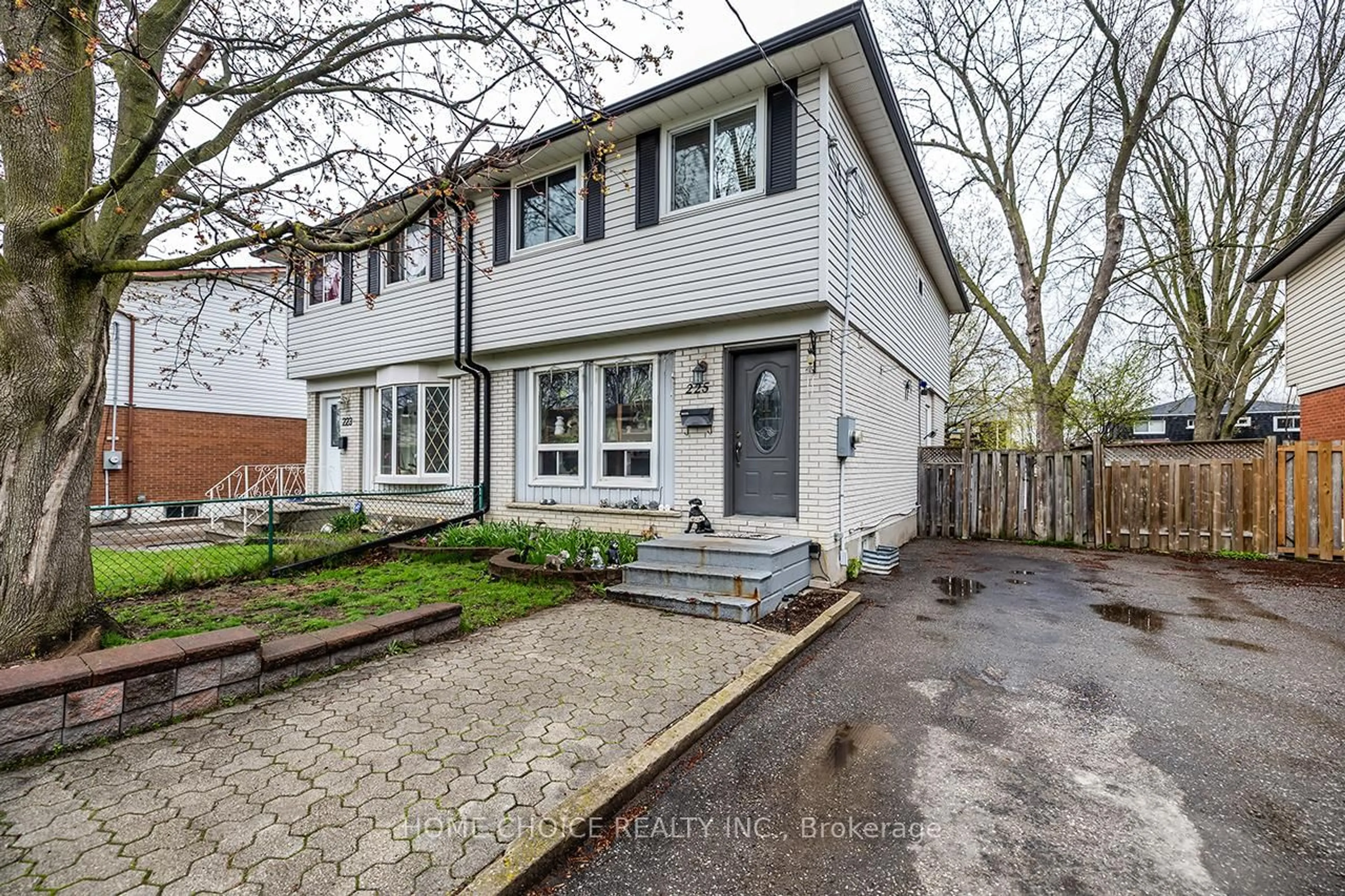 Unknown for 225 Barkley Cres, Oshawa Ontario L1J 2E7