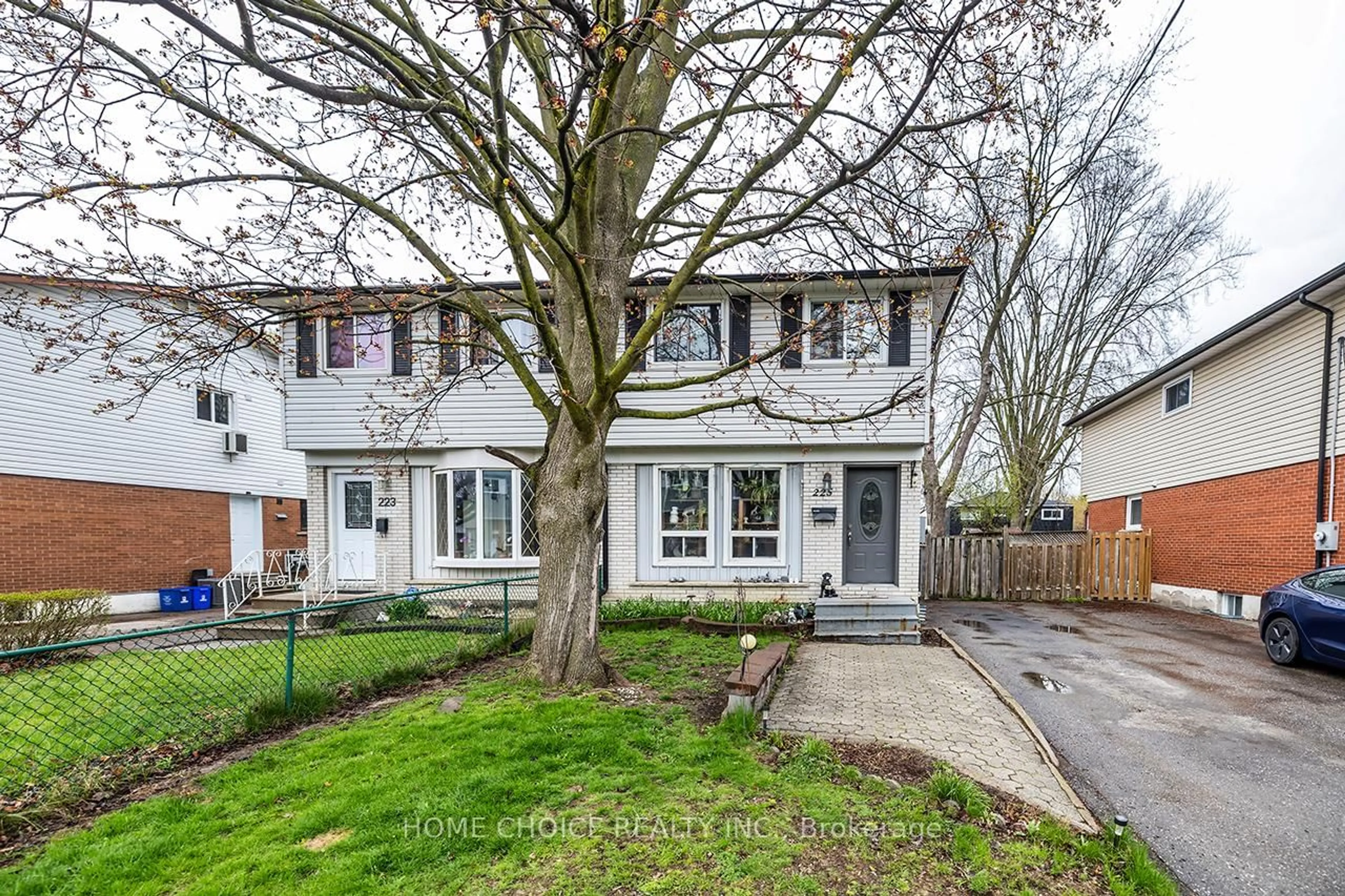 Unknown for 225 Barkley Cres, Oshawa Ontario L1J 2E7