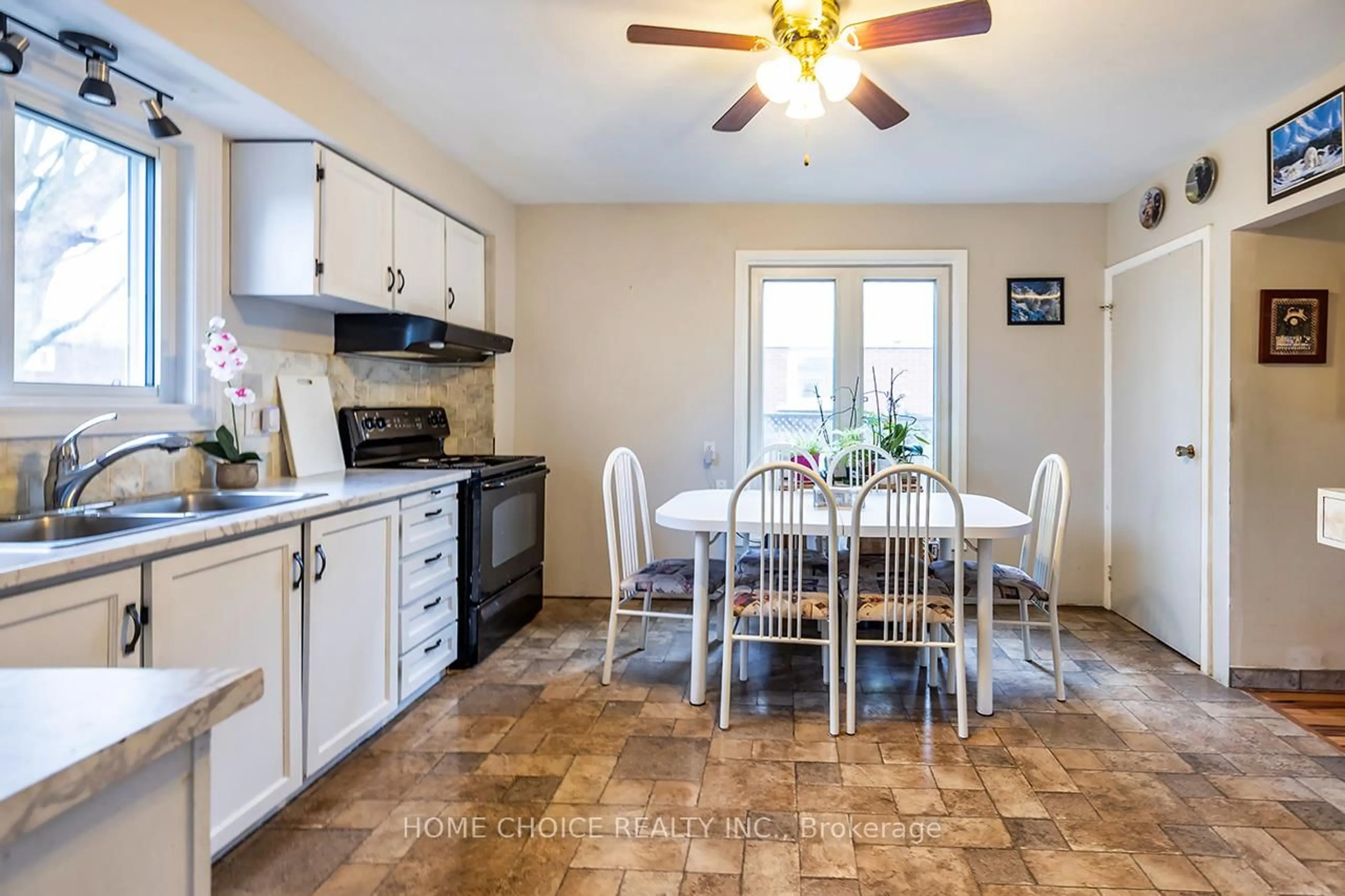 Open concept kitchen, ceramic/tile floor for 225 Barkley Cres, Oshawa Ontario L1J 2E7