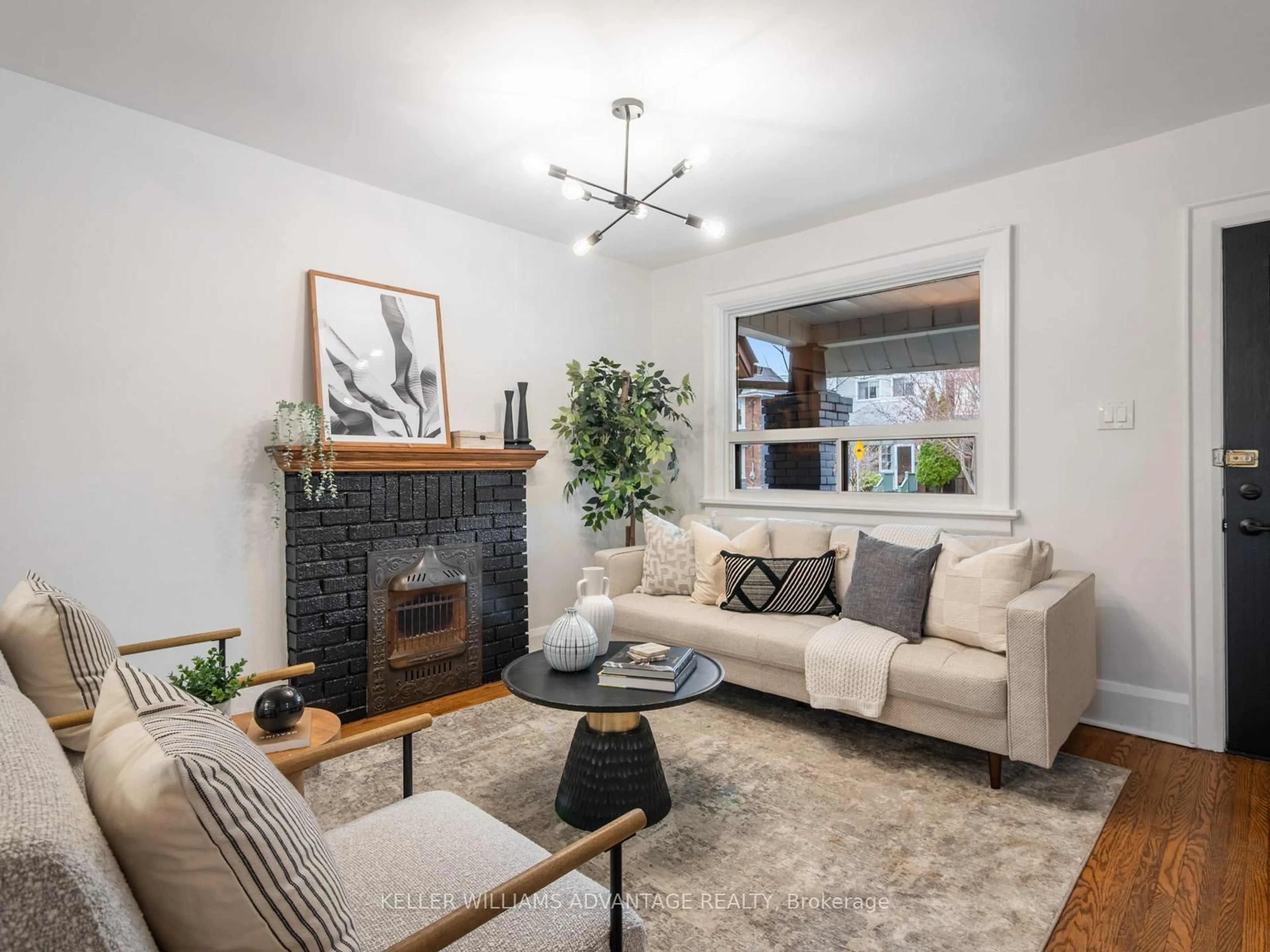 Living room with furniture, unknown for 122 Woodfield Rd, Toronto Ontario M4L 2W6