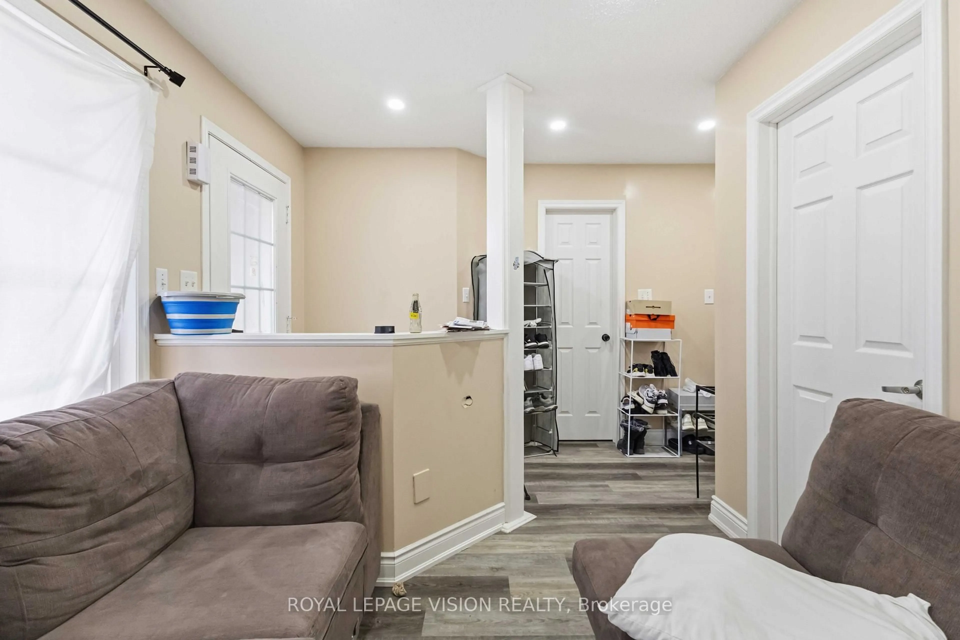 Unknown for 1815 Dalhousie Cres, Oshawa Ontario L1G 8C5