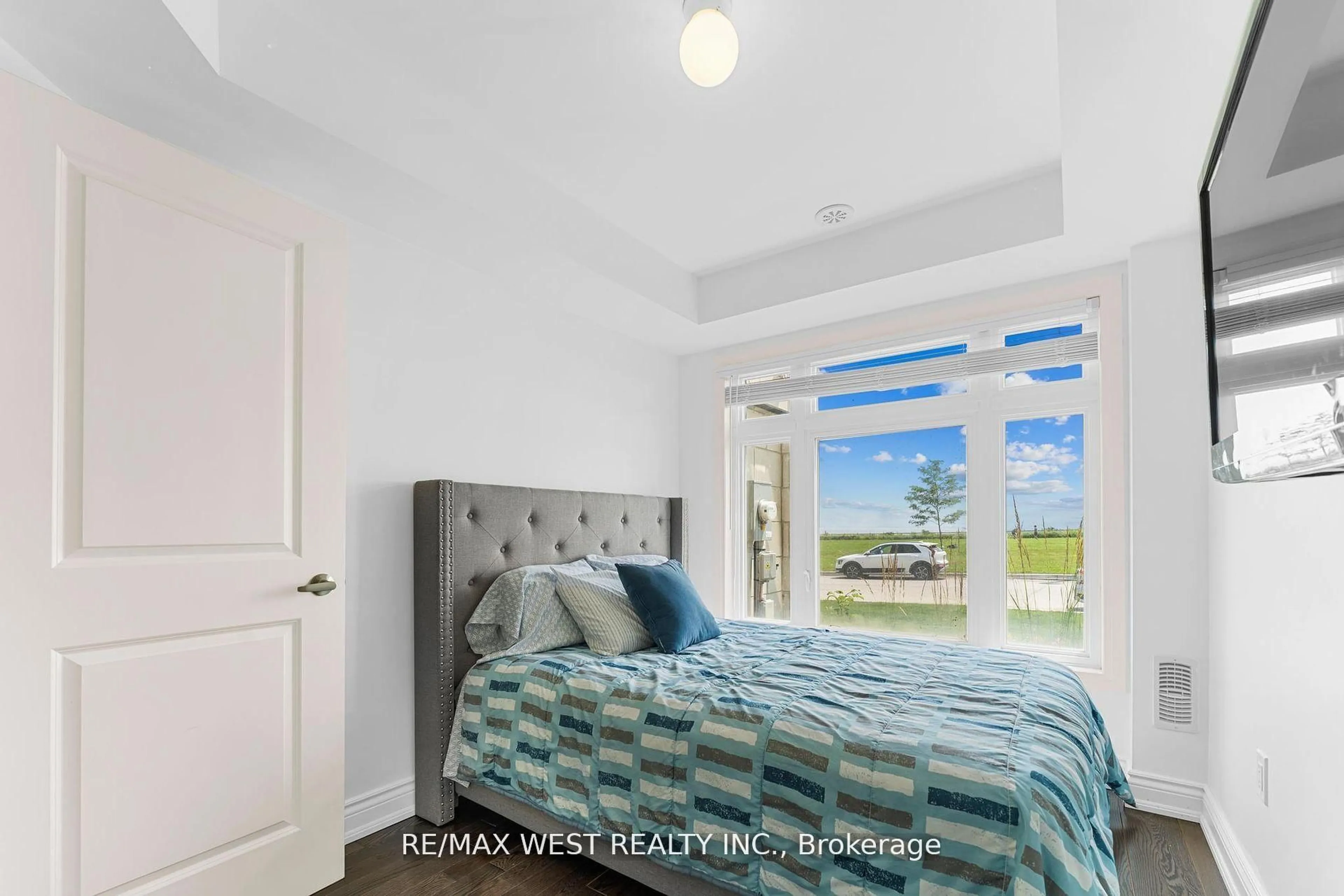 Bedroom with bed, unknown for 787 Port Darlington Rd, Clarington Ontario L1C 3K5