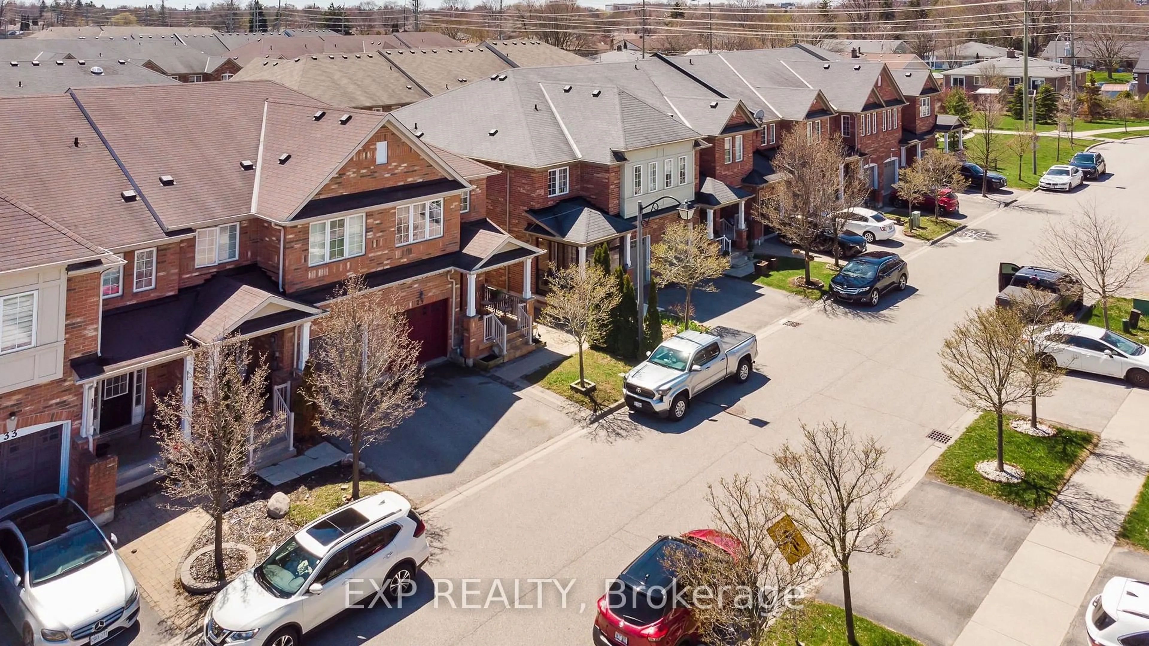 A pic from outside/outdoor area/front of a property/back of a property/a pic from drone, street for 29 Michaelman Rd, Ajax Ontario L1S 0C9