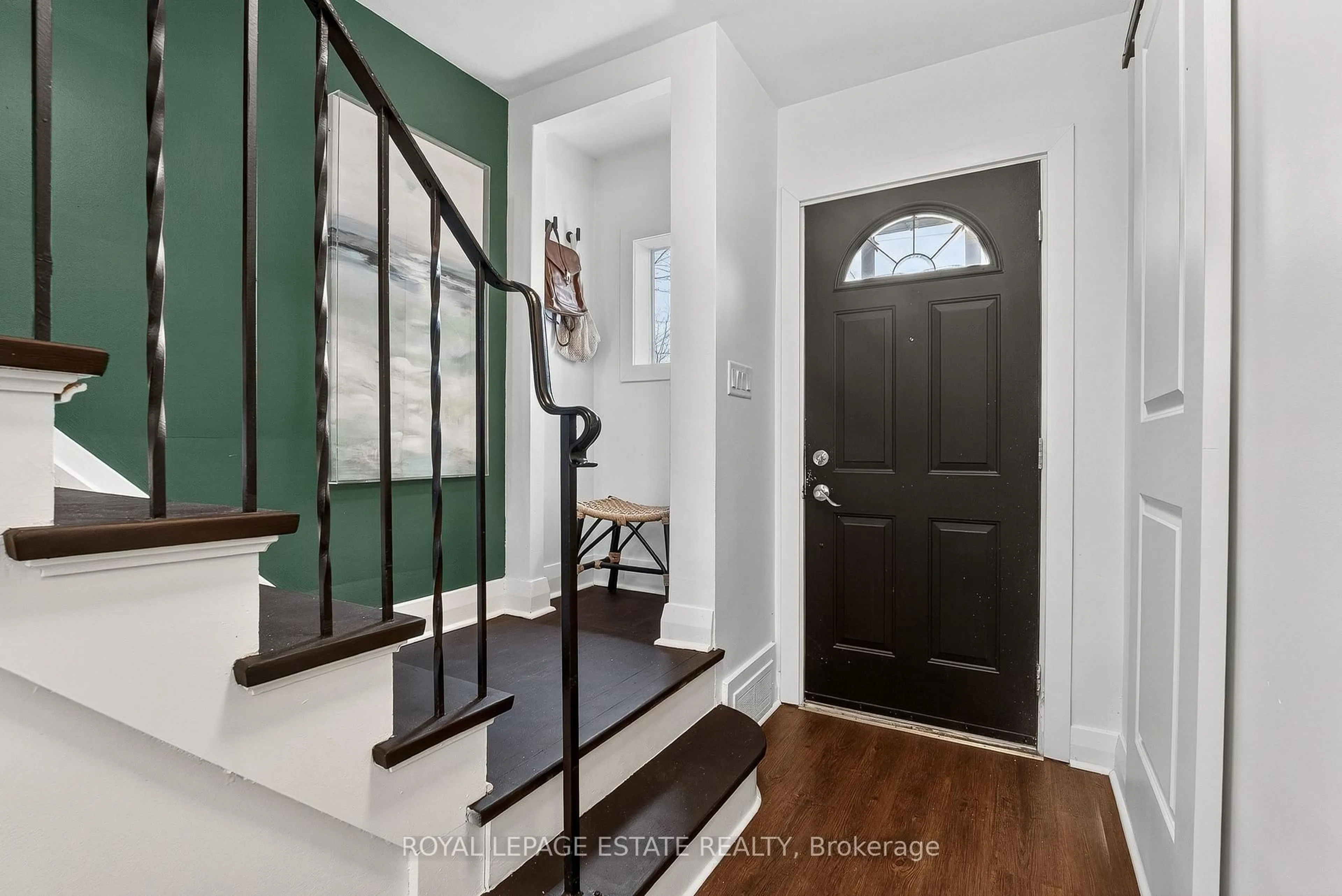 Indoor entryway for 87 Midland Ave, Toronto Ontario M1N 3Z8