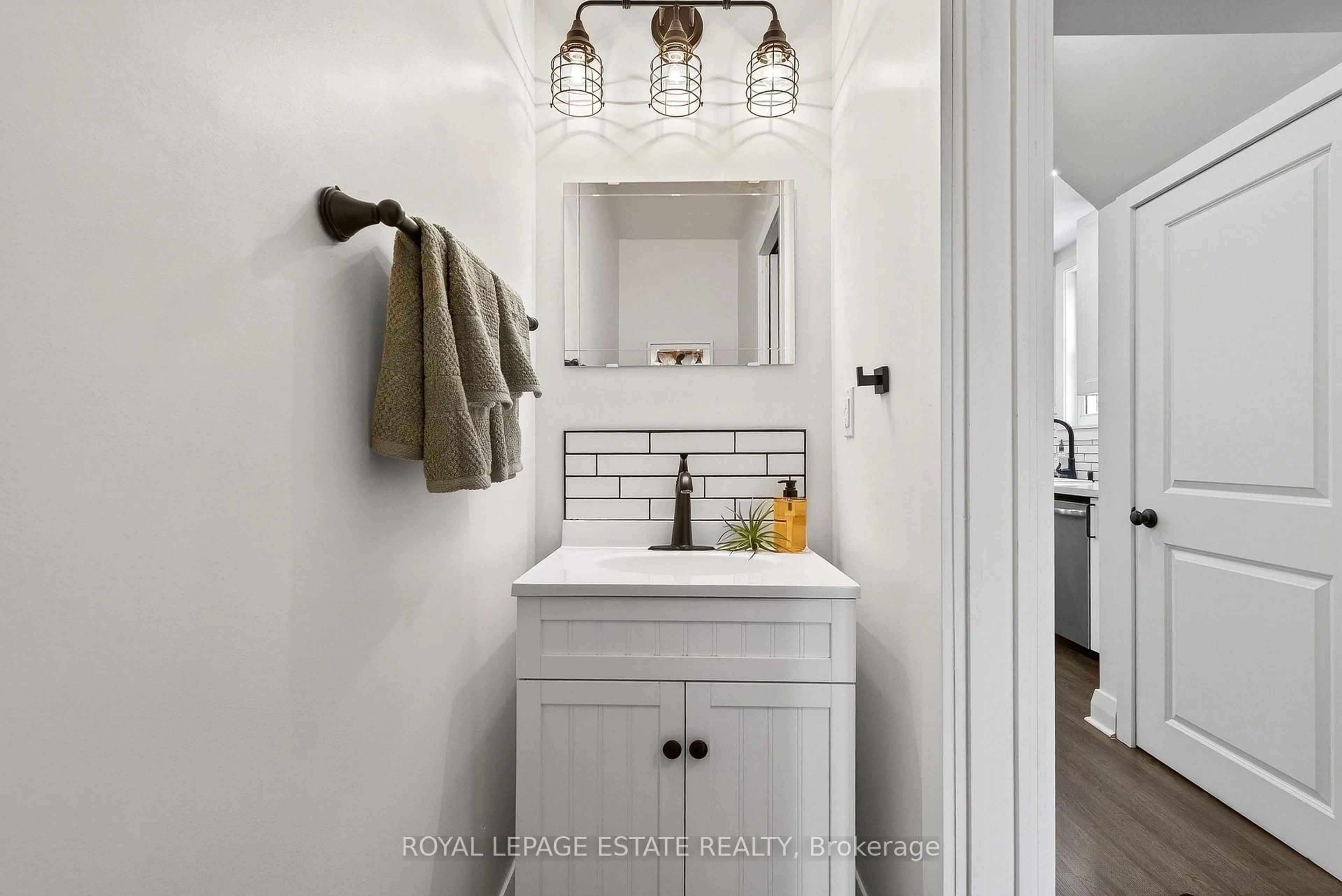 Contemporary bathroom, ceramic/tile floor for 87 Midland Ave, Toronto Ontario M1N 3Z8