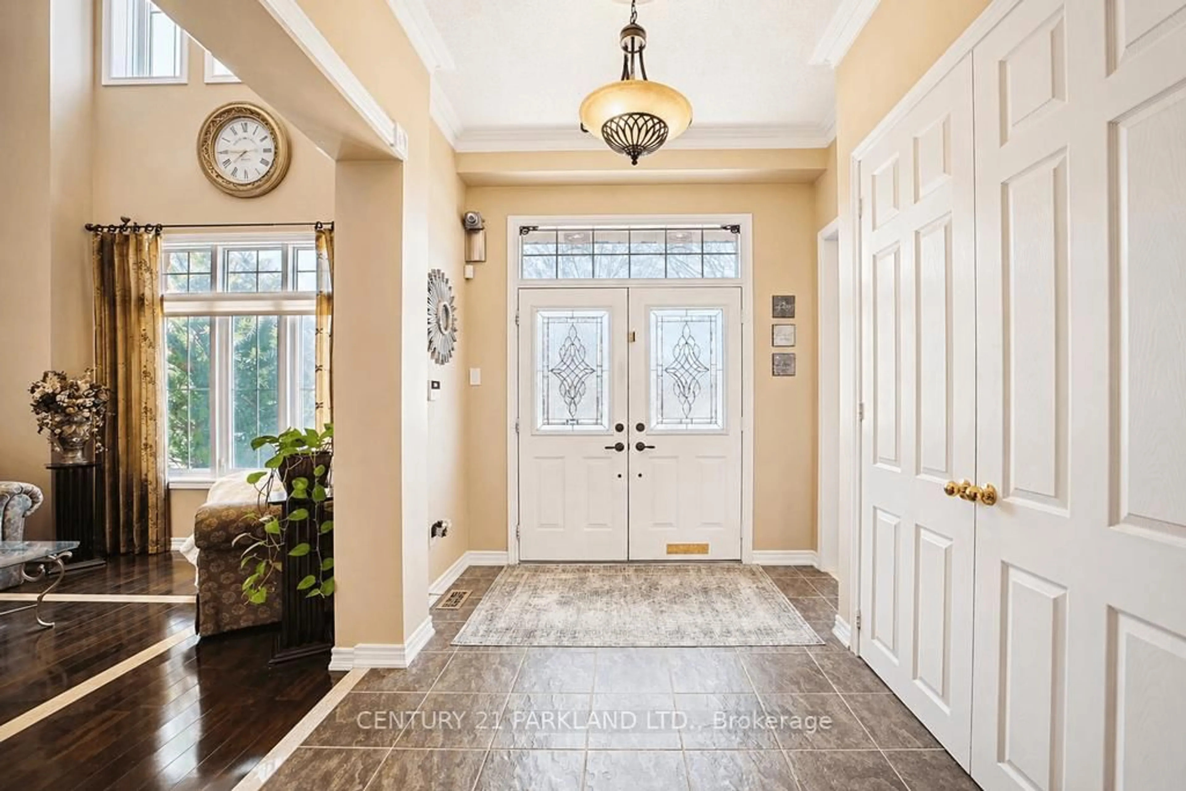Indoor entryway for 2020 Solar Pl, Oshawa Ontario L1L 0A4