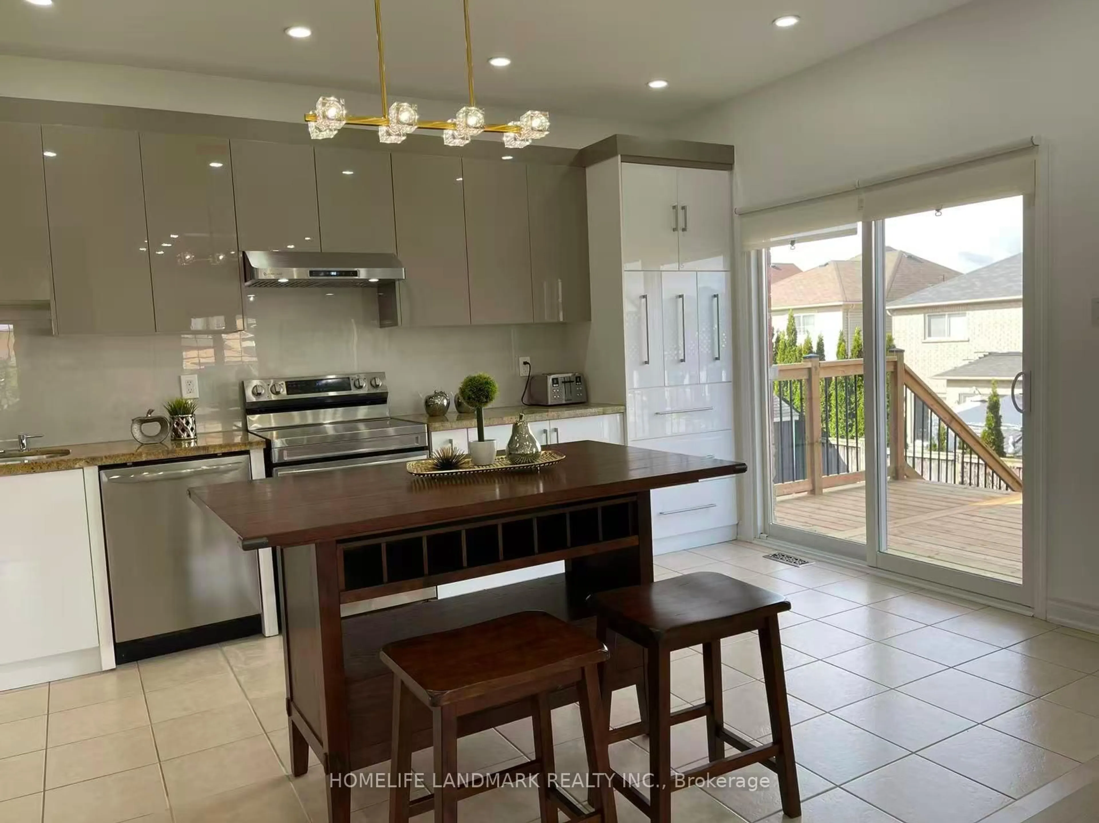 Open concept kitchen, ceramic/tile floor for 1662 Quail Run Dr, Oshawa Ontario L1K 0L9