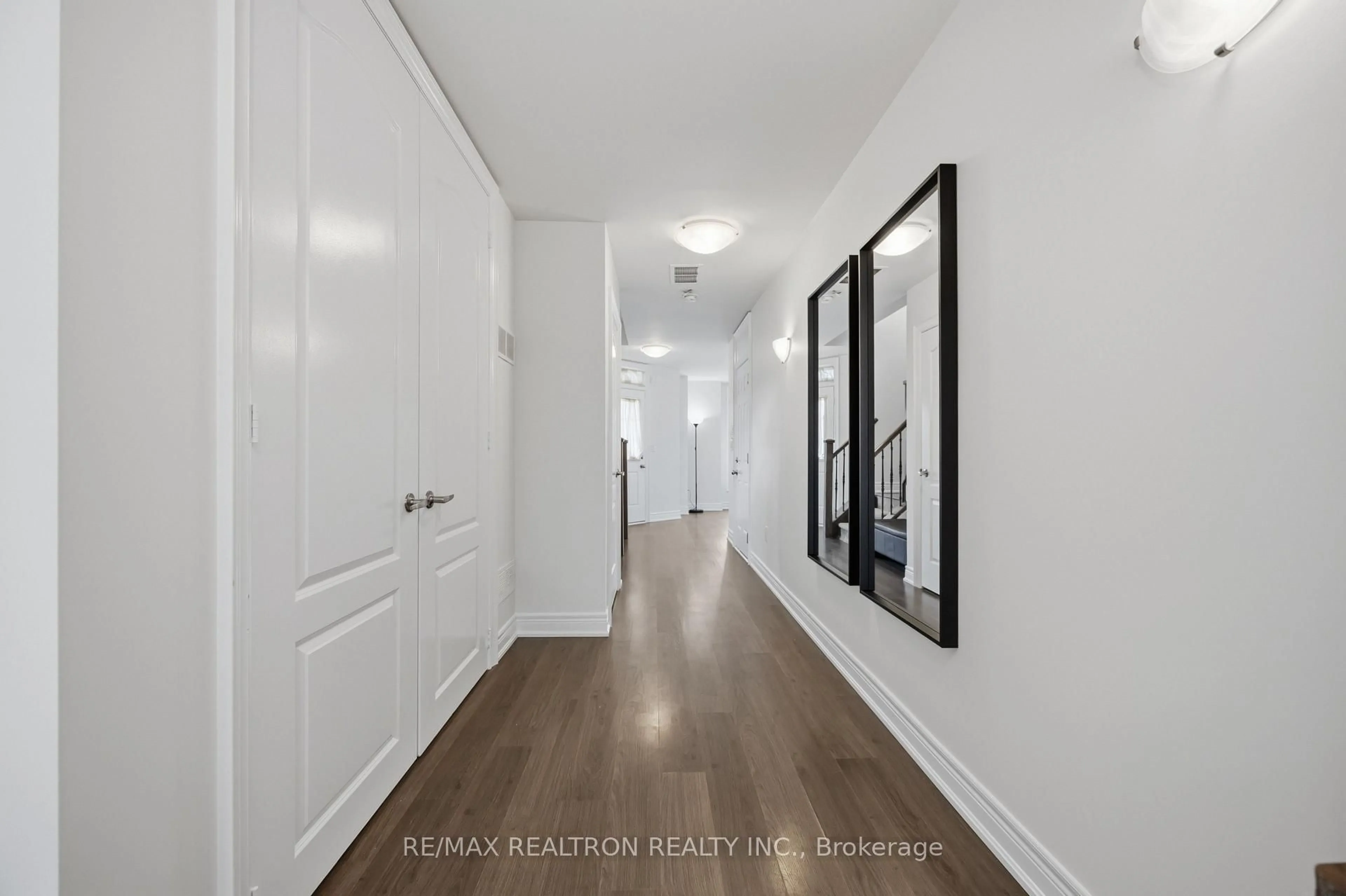 Indoor entryway for 52 Quarrie Lane, Ajax Ontario L1T 0N1