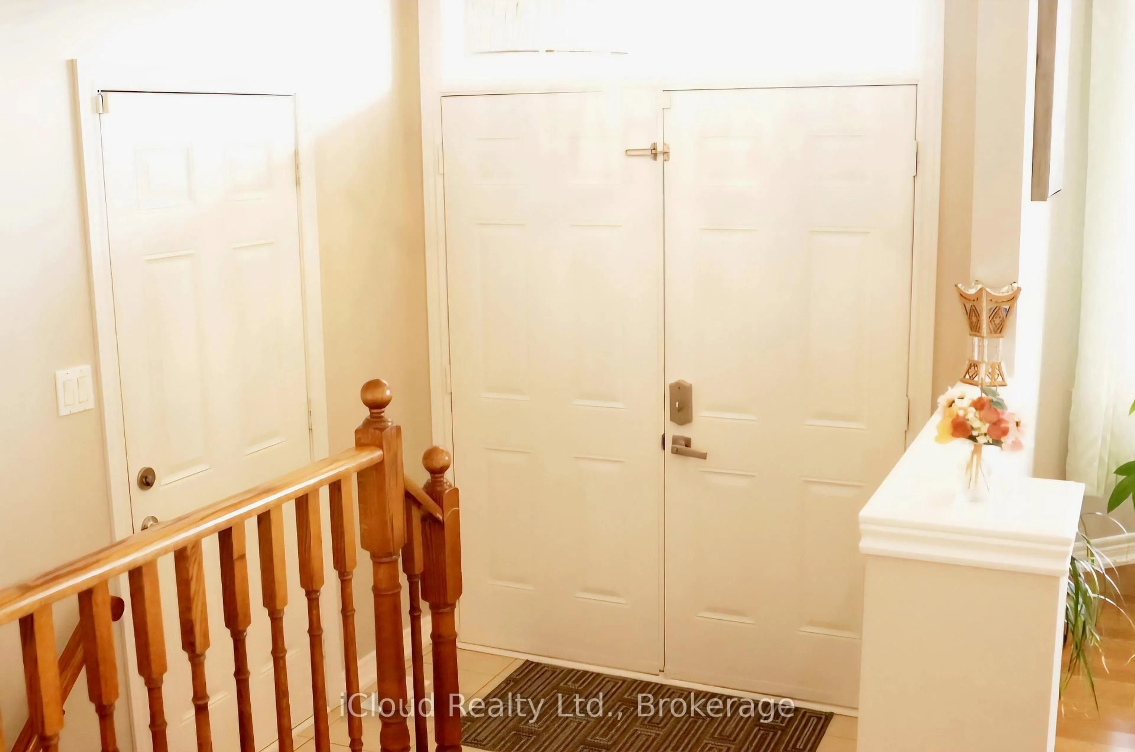 Indoor entryway for 758 Coldstream Dr, Oshawa Ontario L1K 2Z3