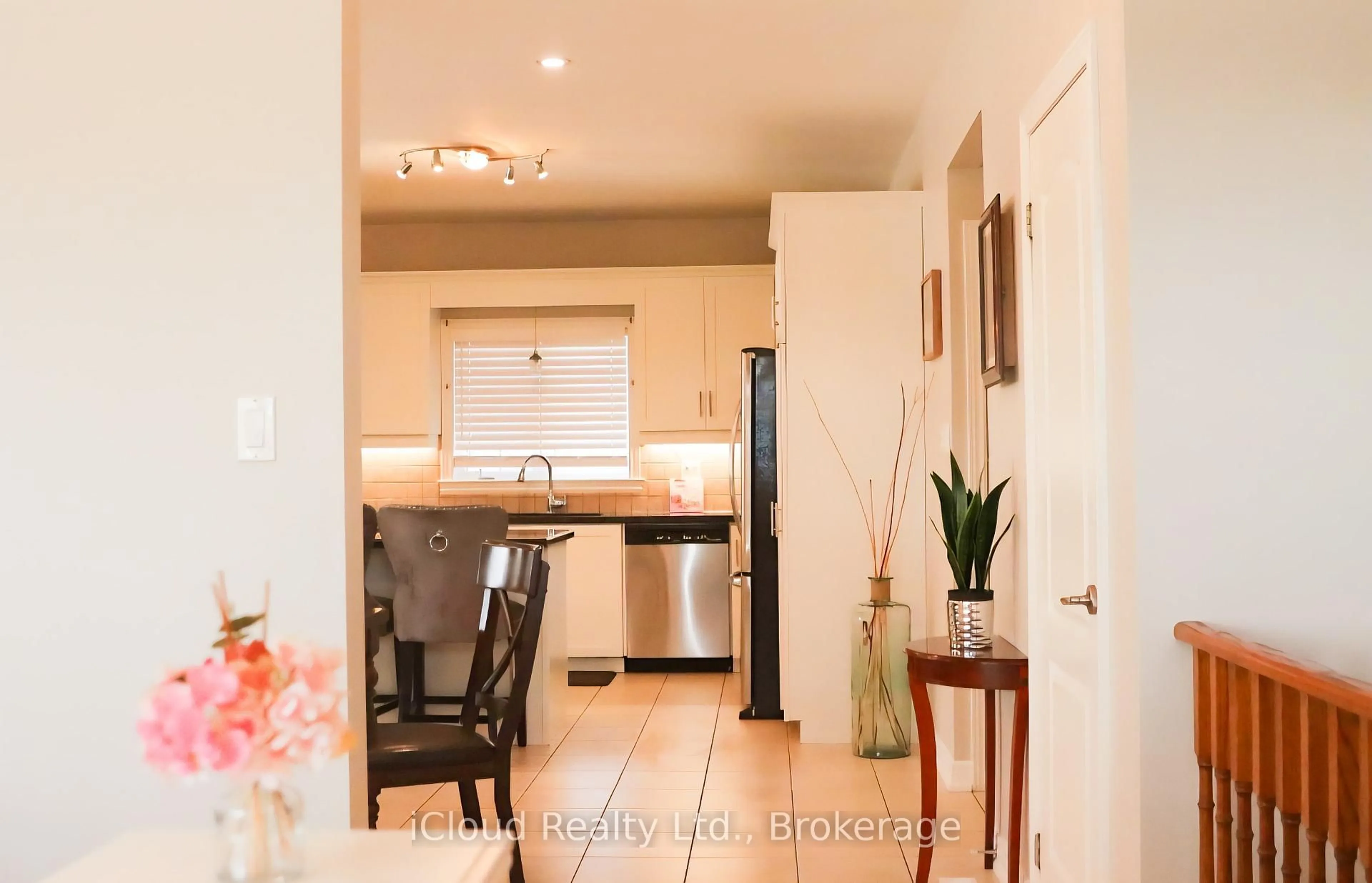 Open concept kitchen, unknown for 758 Coldstream Dr, Oshawa Ontario L1K 2Z3