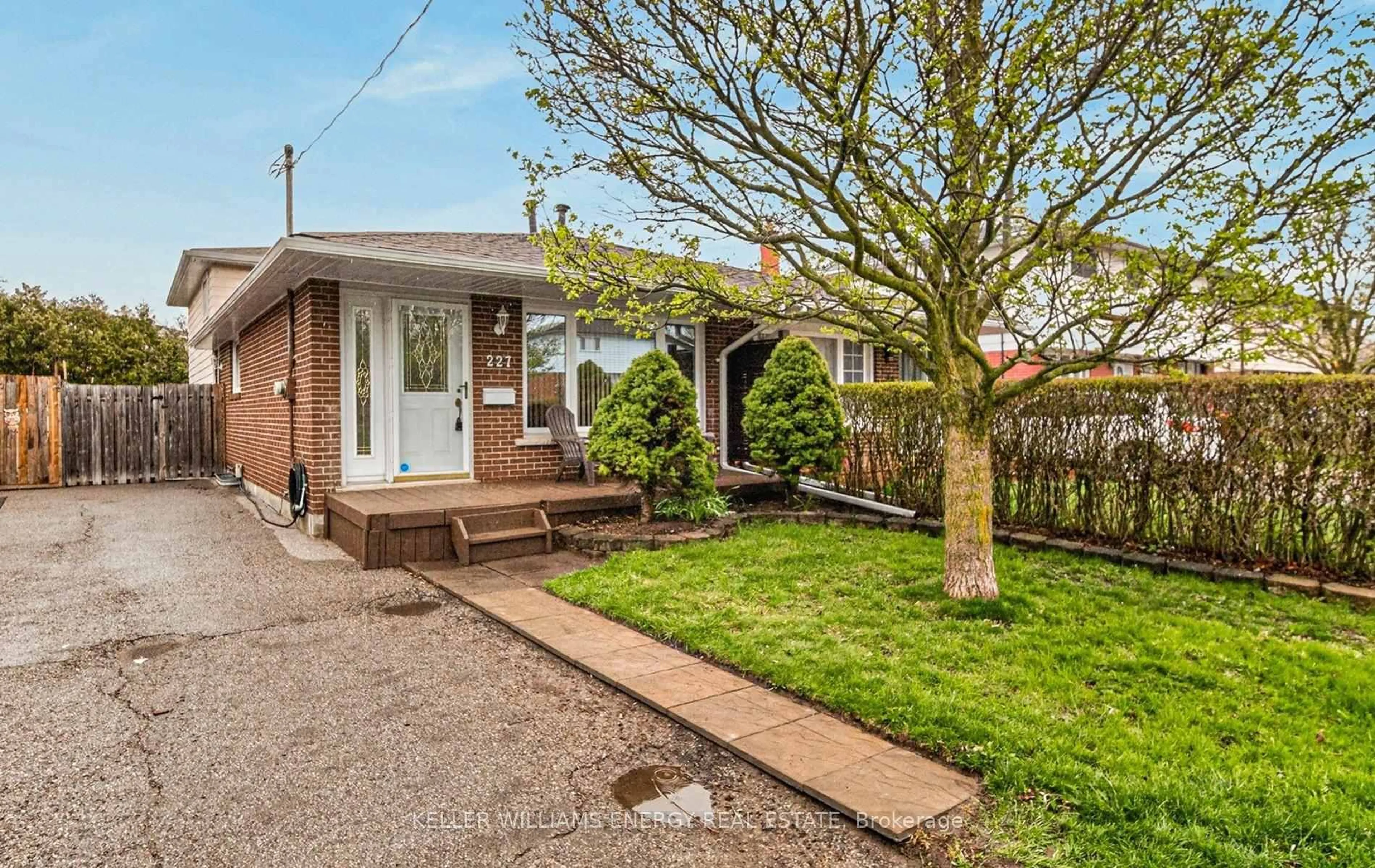 Home with brick exterior material, street for 227 Durham St, Oshawa Ontario L1J 5R2