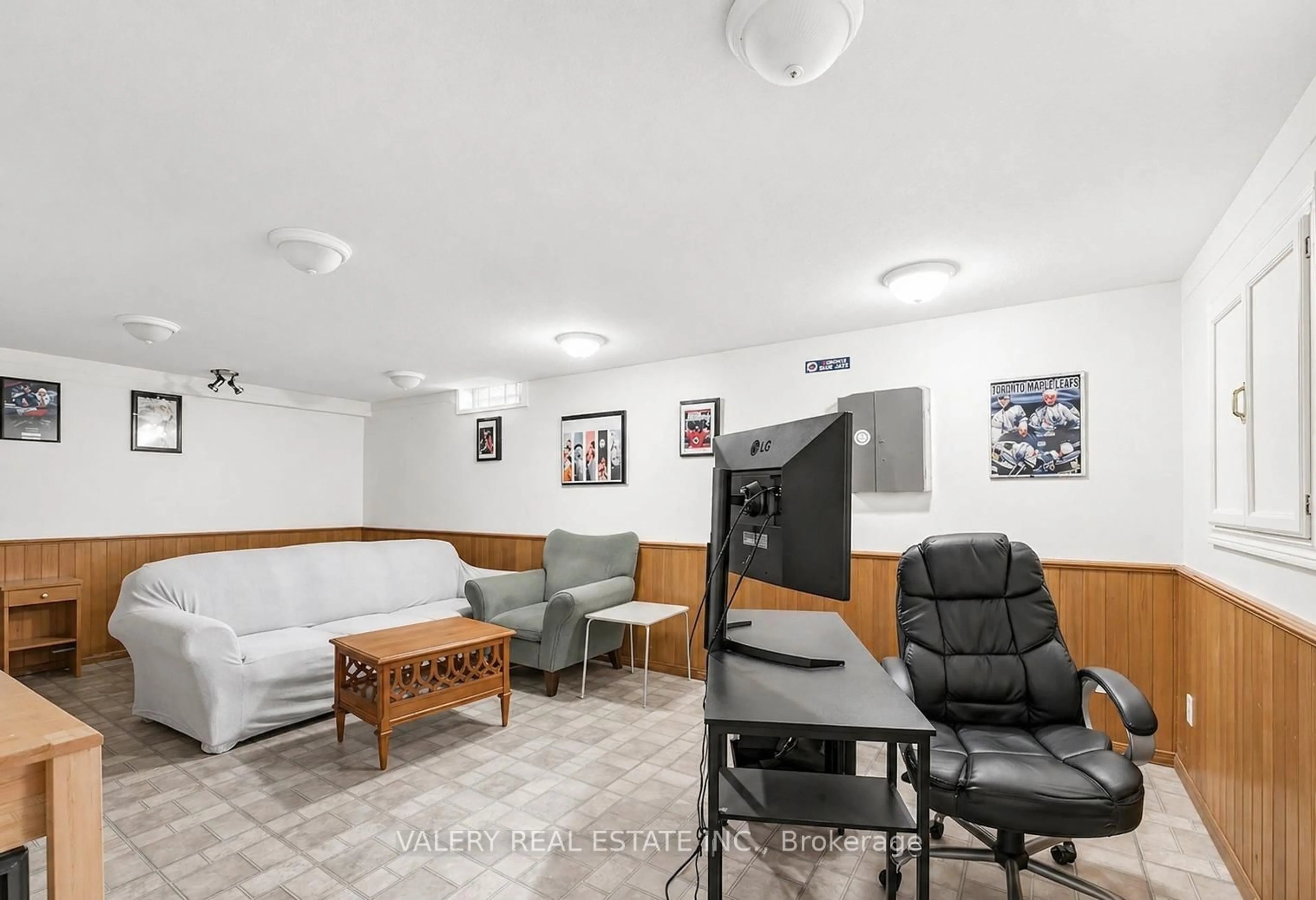 Lobby for 1610 Rawlings Dr, Pickering Ontario L1V 5B5