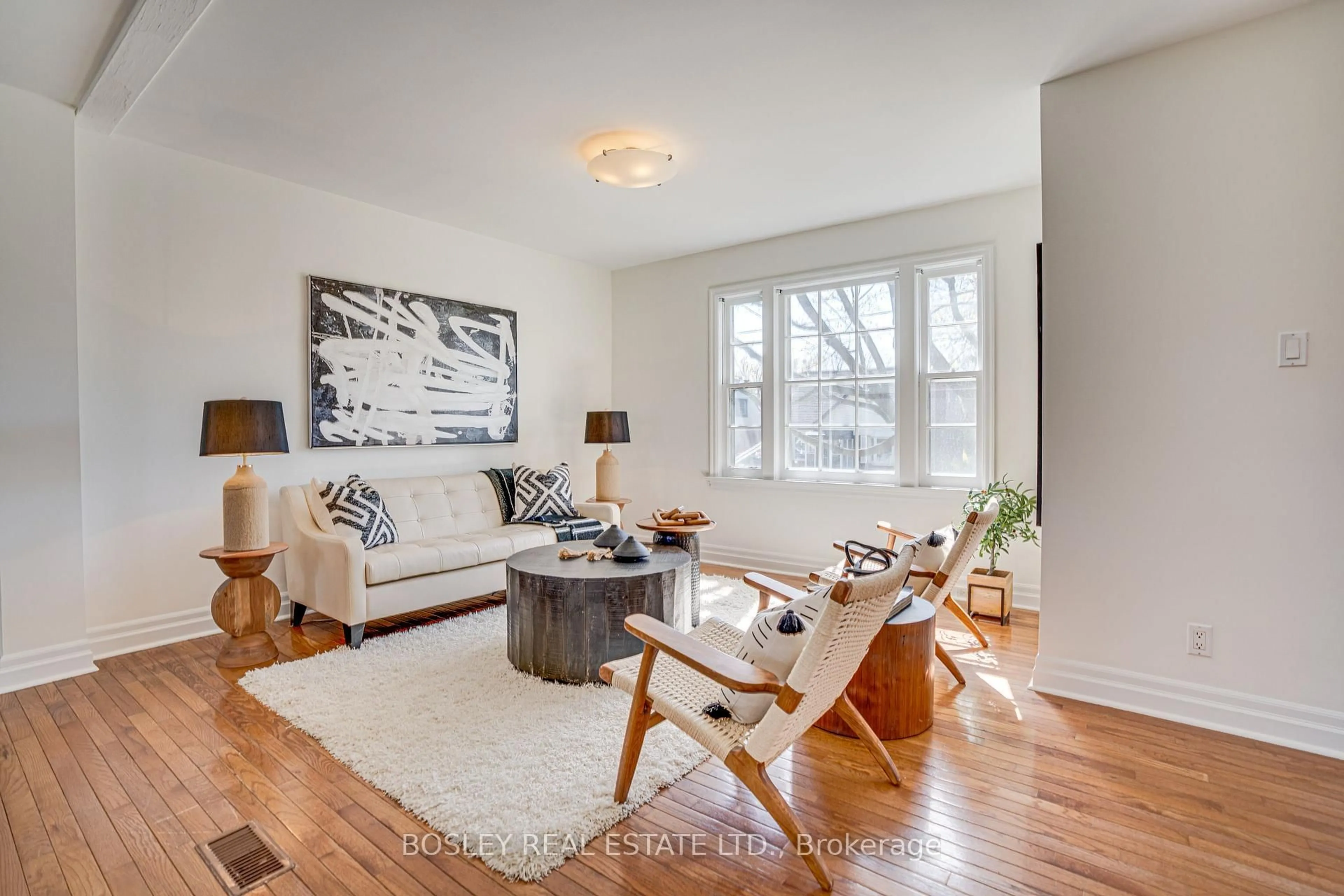 Living room with furniture, wood/laminate floor for 55 Medford Ave, Toronto Ontario M1L 4G3