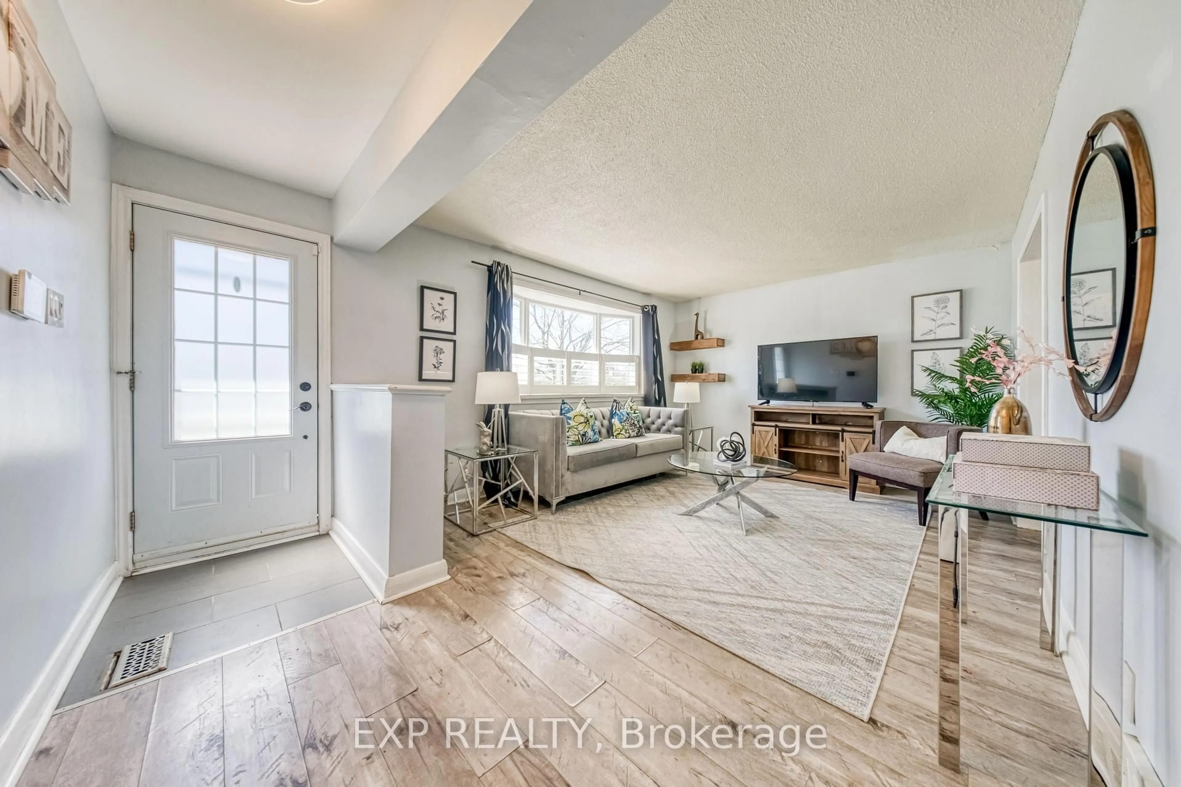 Living room with furniture, unknown for 752 Eastbourne Ave, Oshawa Ontario L1G 1P3