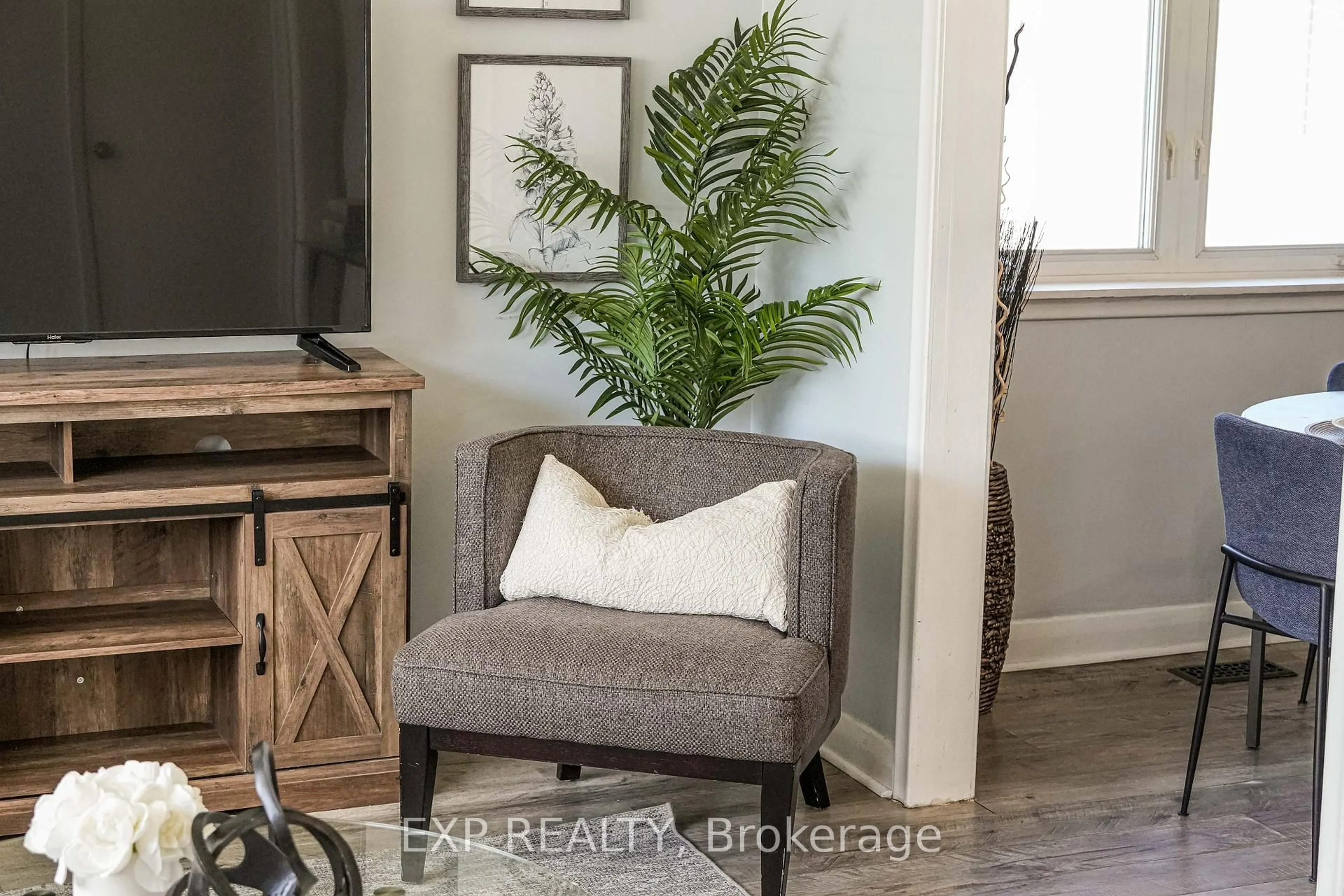 Unknown for 752 Eastbourne Ave, Oshawa Ontario L1G 1P3