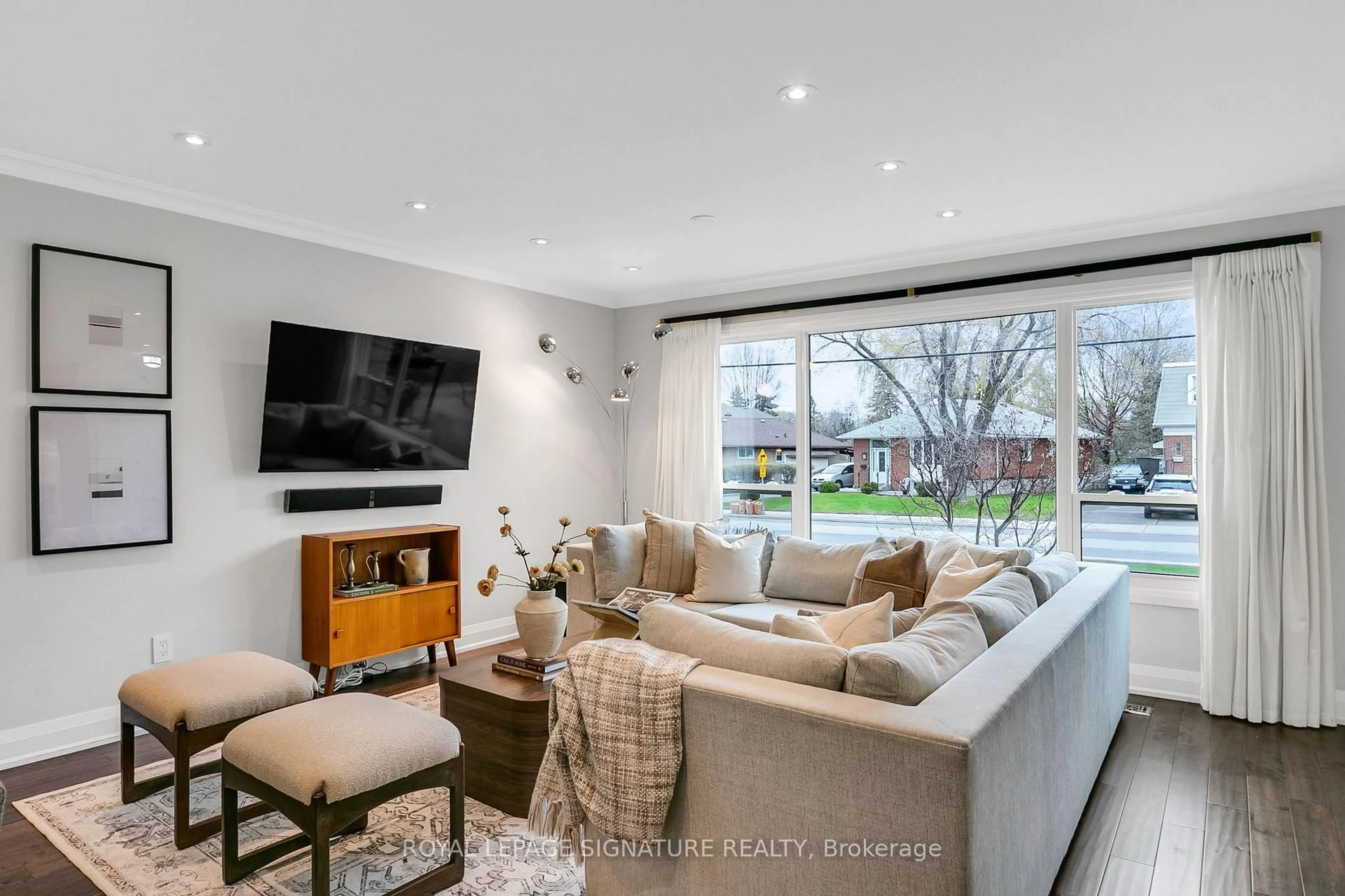 Living room with furniture, unknown for 125 Budea Cres, Toronto Ontario M1R 4W2