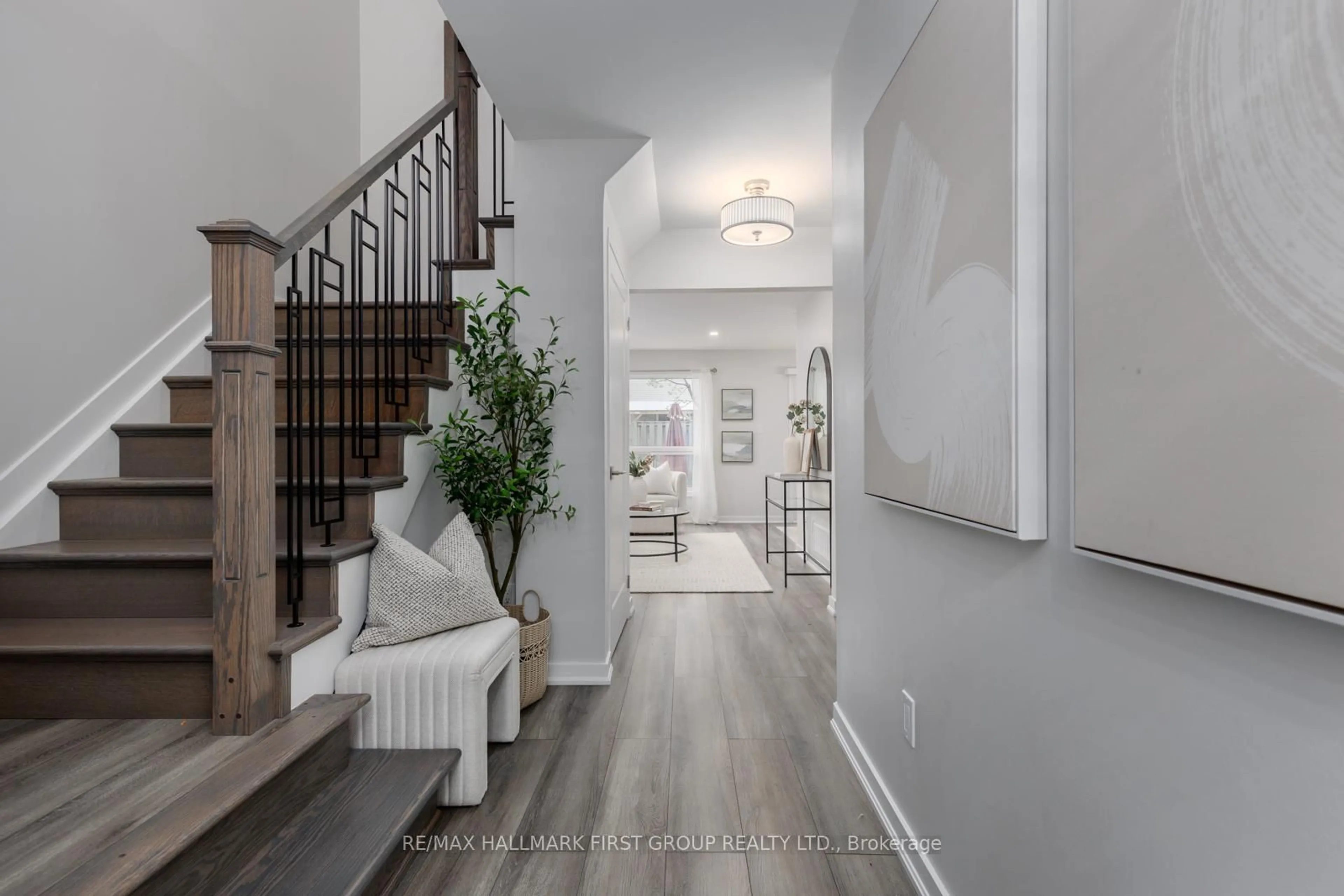 Indoor entryway for 10 Bassett Blvd #28, Whitby Ontario L1N 9C3