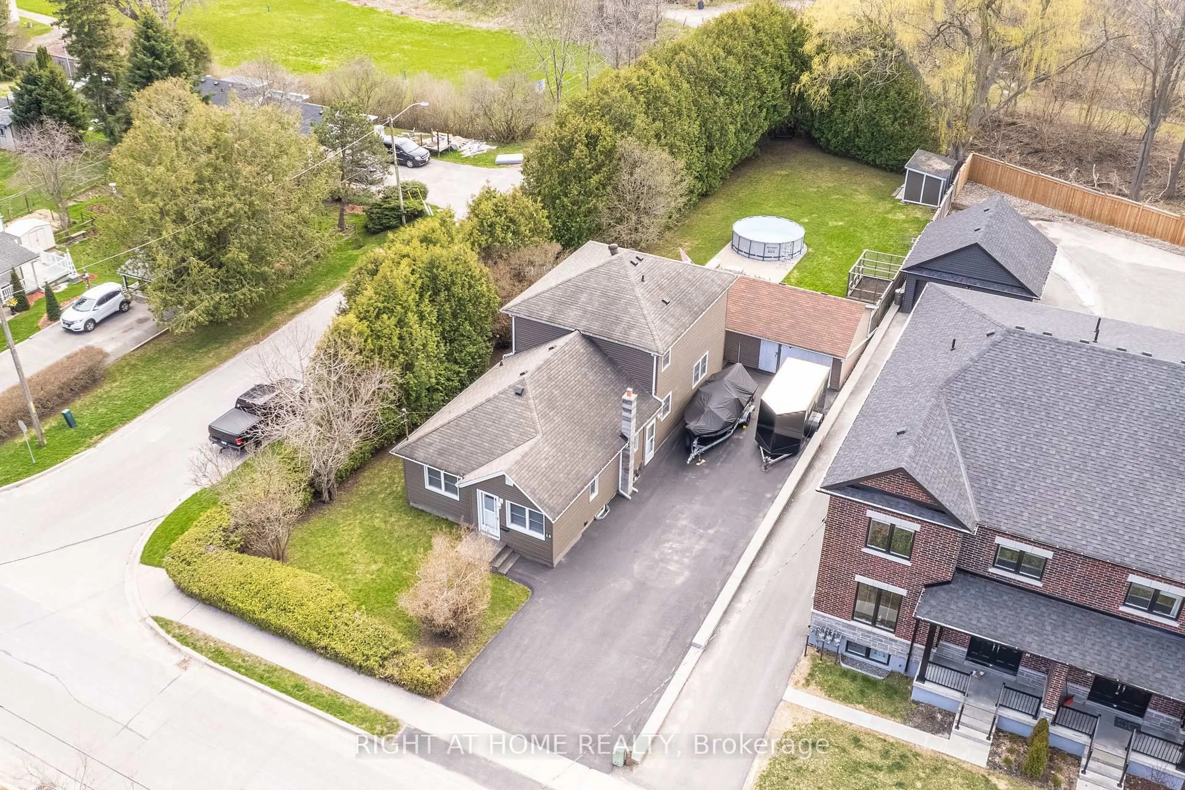 A pic from outside/outdoor area/front of a property/back of a property/a pic from drone, street for 18 Duke St, Clarington Ontario L1C 2T8